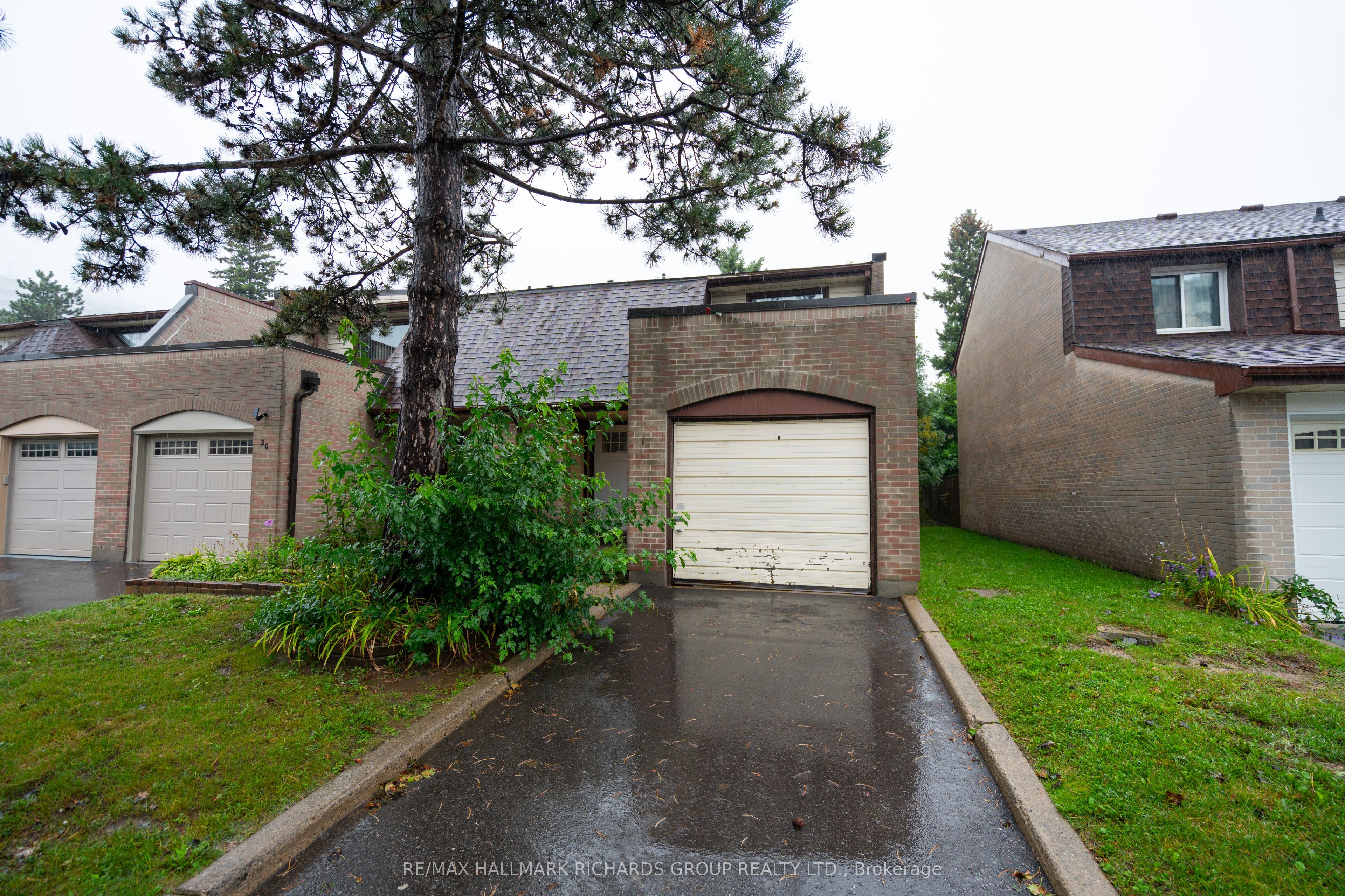 11 Livonia Place 18, Toronto, ON M1E 4W5