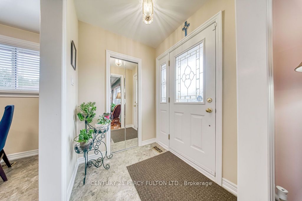 70 Limevale Crescent, Toronto, ON M1E 2K7 photo 3