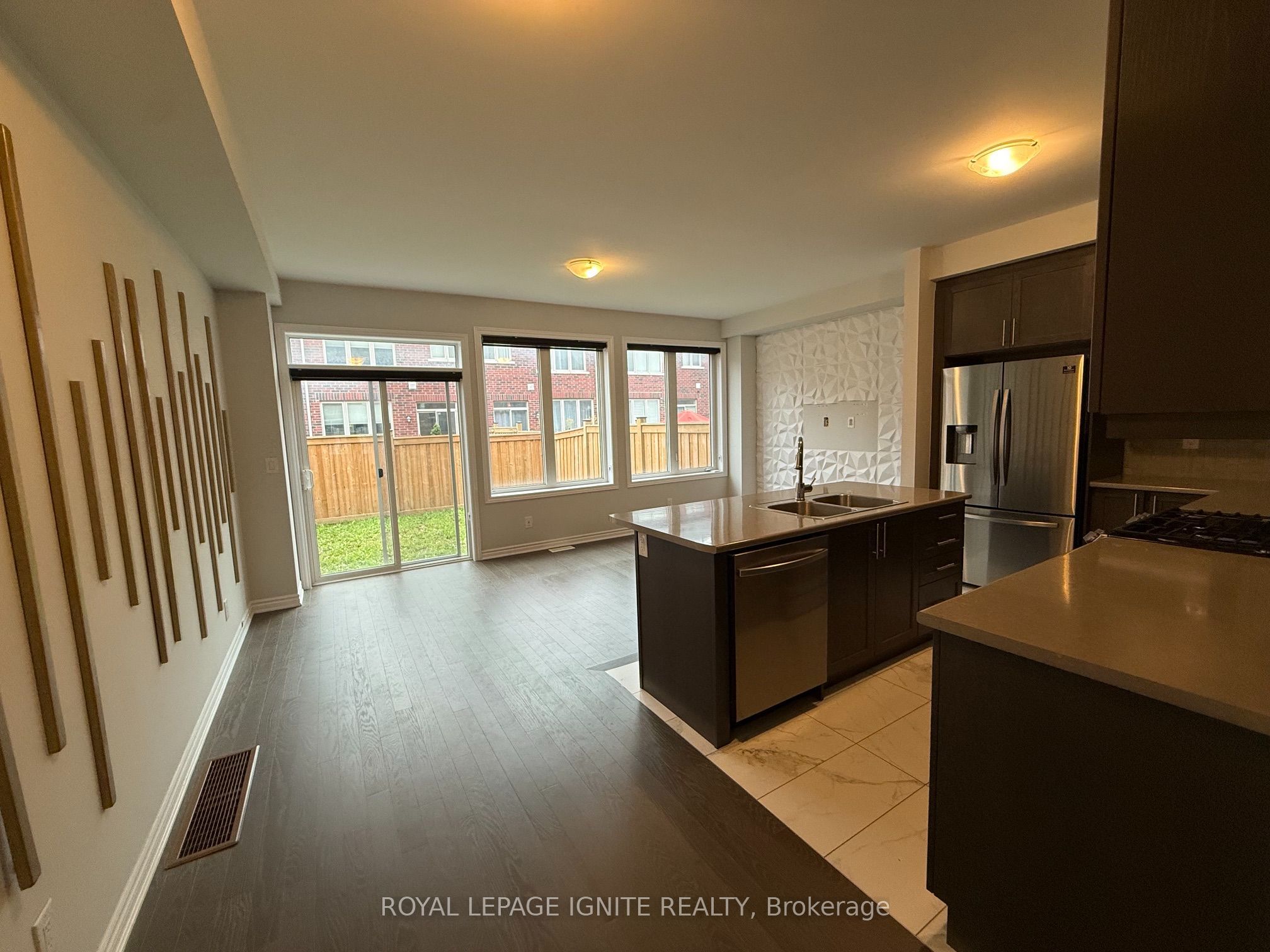 25 Sutcliffe Dr Drive, Whitby, ON L1R 0R2