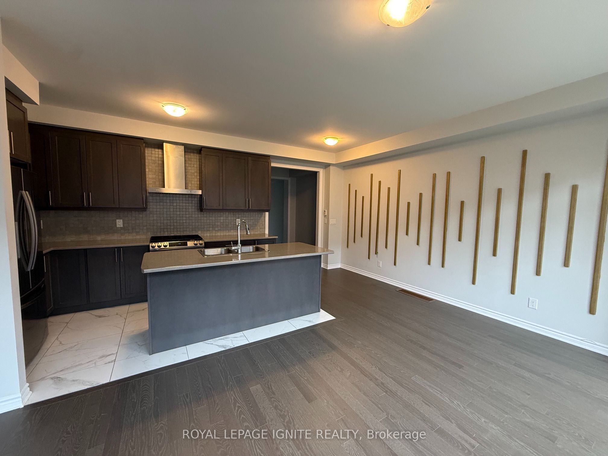 25 Sutcliffe Dr Drive, Whitby, ON L1R 0R2 photo 2