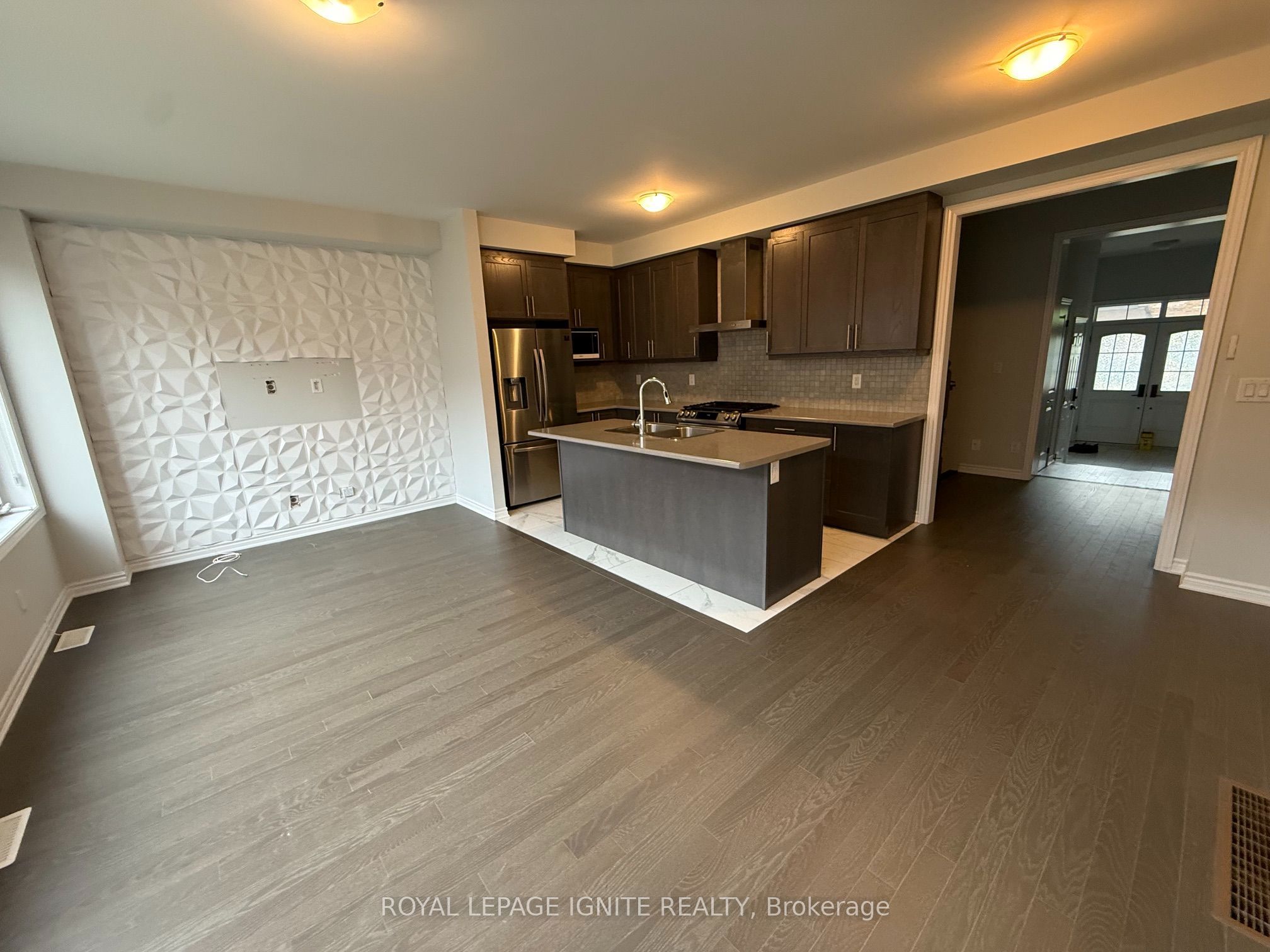 25 Sutcliffe Dr Drive, Whitby, ON L1R 0R2 photo 4