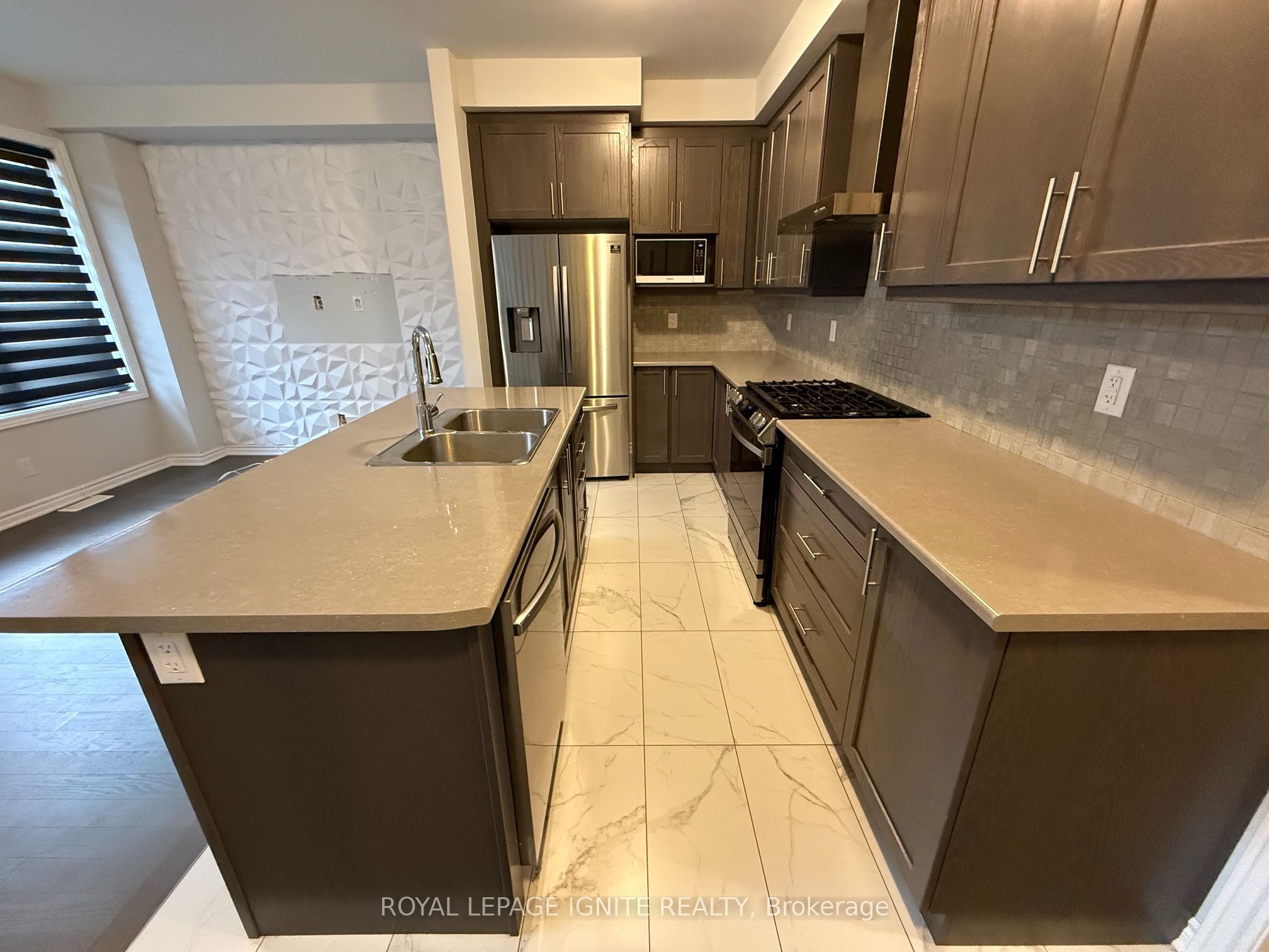 25 Sutcliffe Dr Drive, Whitby, ON L1R 0R2 photo 5