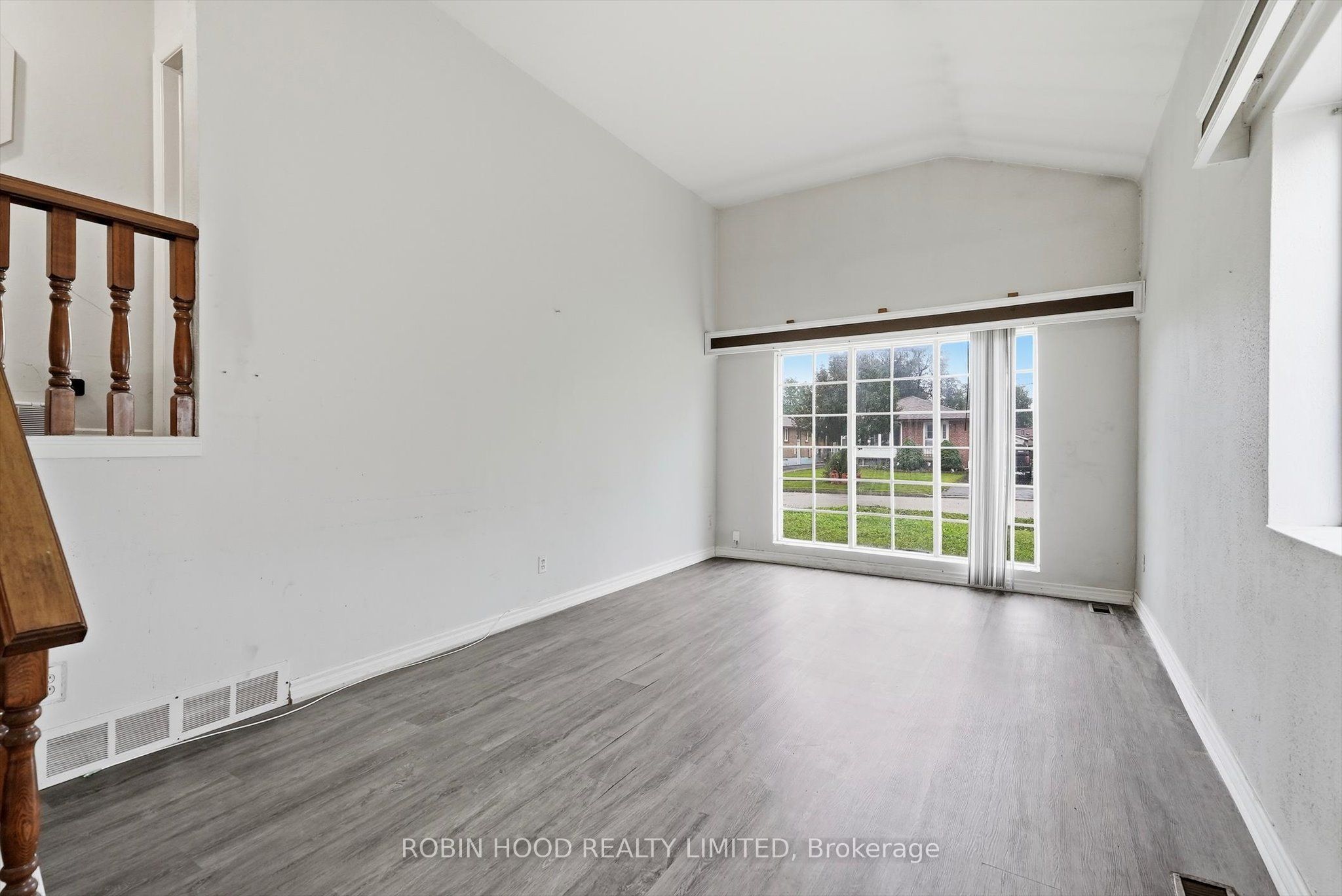 8 Pandora Circle, Toronto, ON M1H 1V2 photo 3