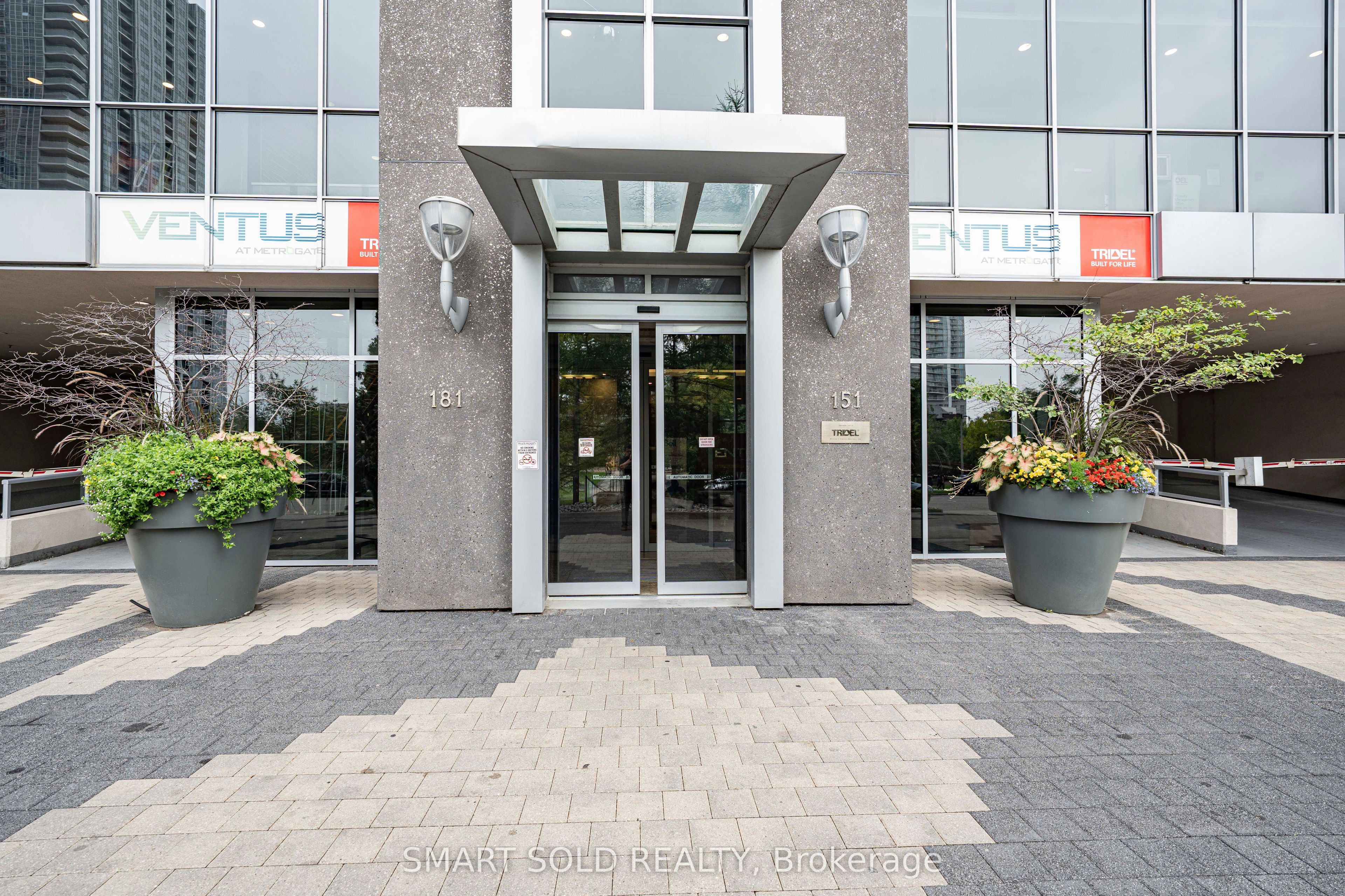 181 Village Green Square 1621, Toronto, ON M1S 0K6 photo 2