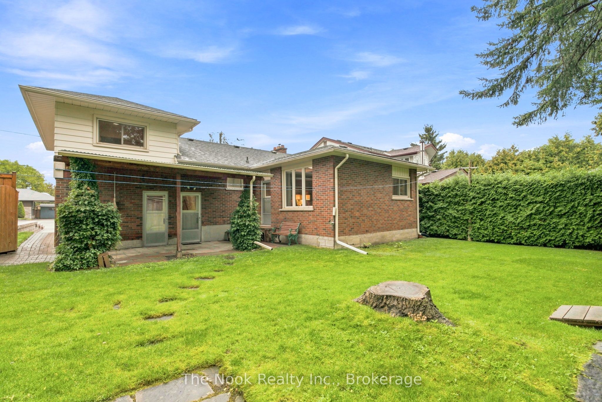 355 Ridgeway Avenue, Oshawa, ON L1J 2V3 photo 2