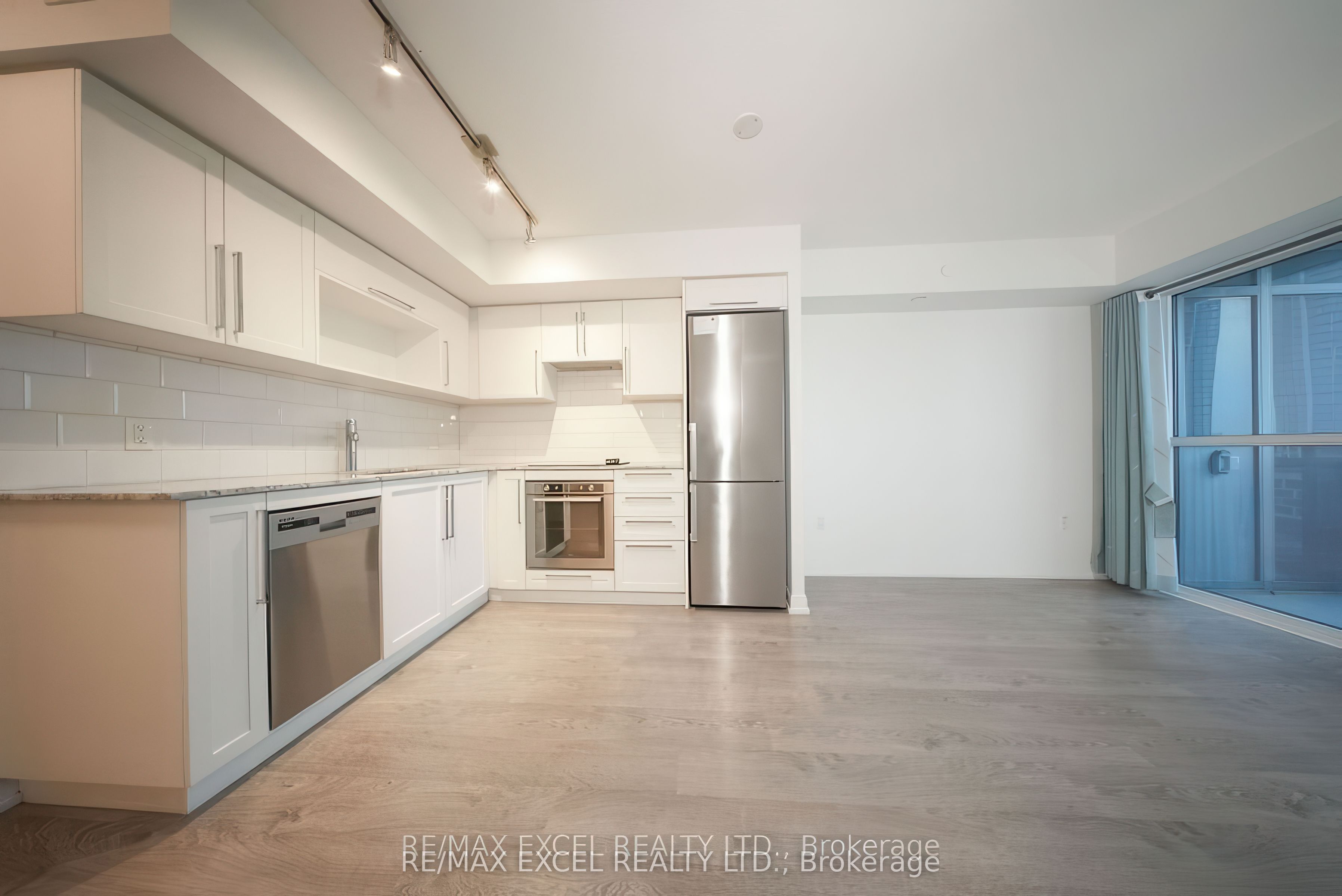 275 Village Green Square 1215, Toronto, ON M1S 0K5 photo 2