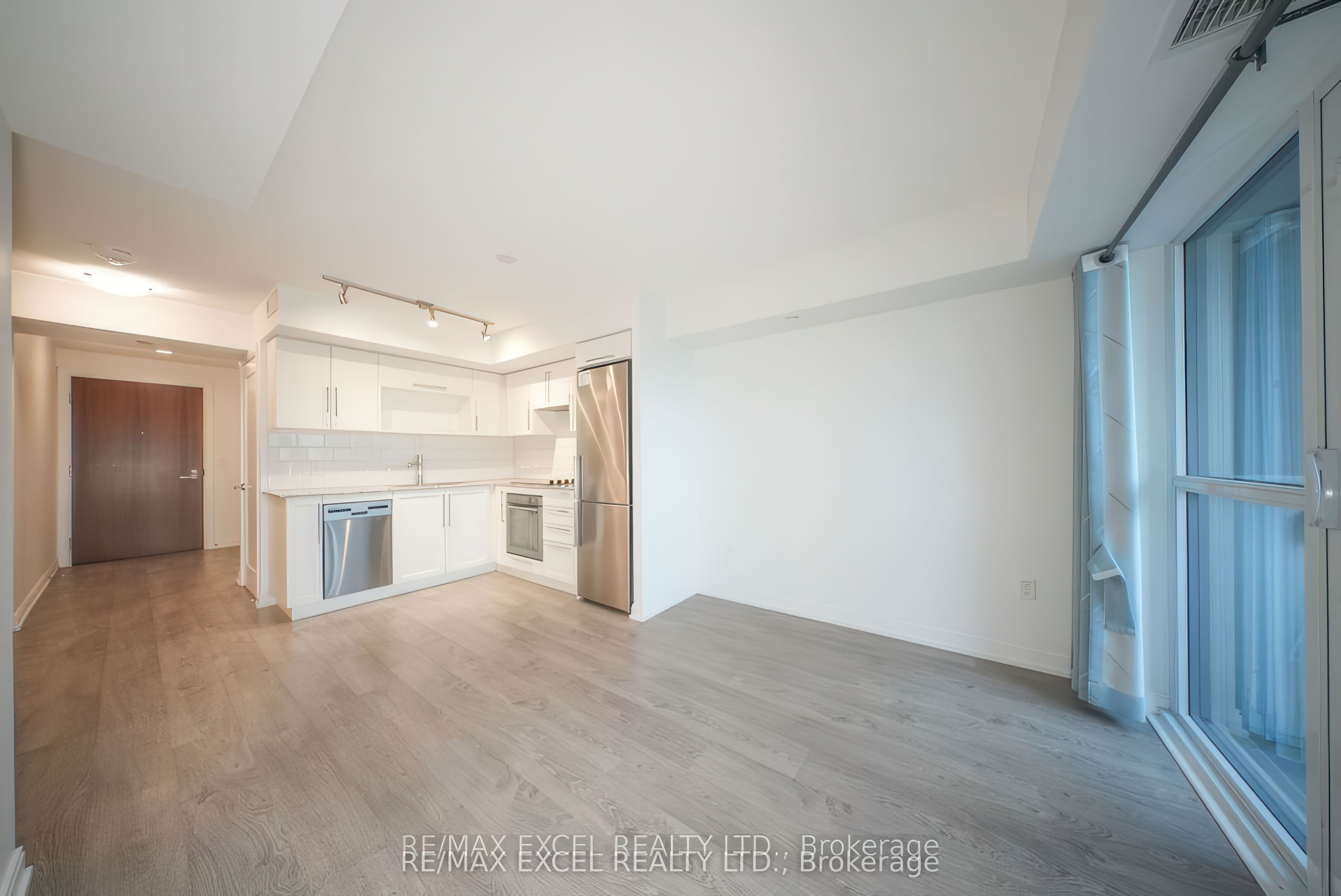 275 Village Green Square 1215, Toronto, ON M1S 0K5 photo 3