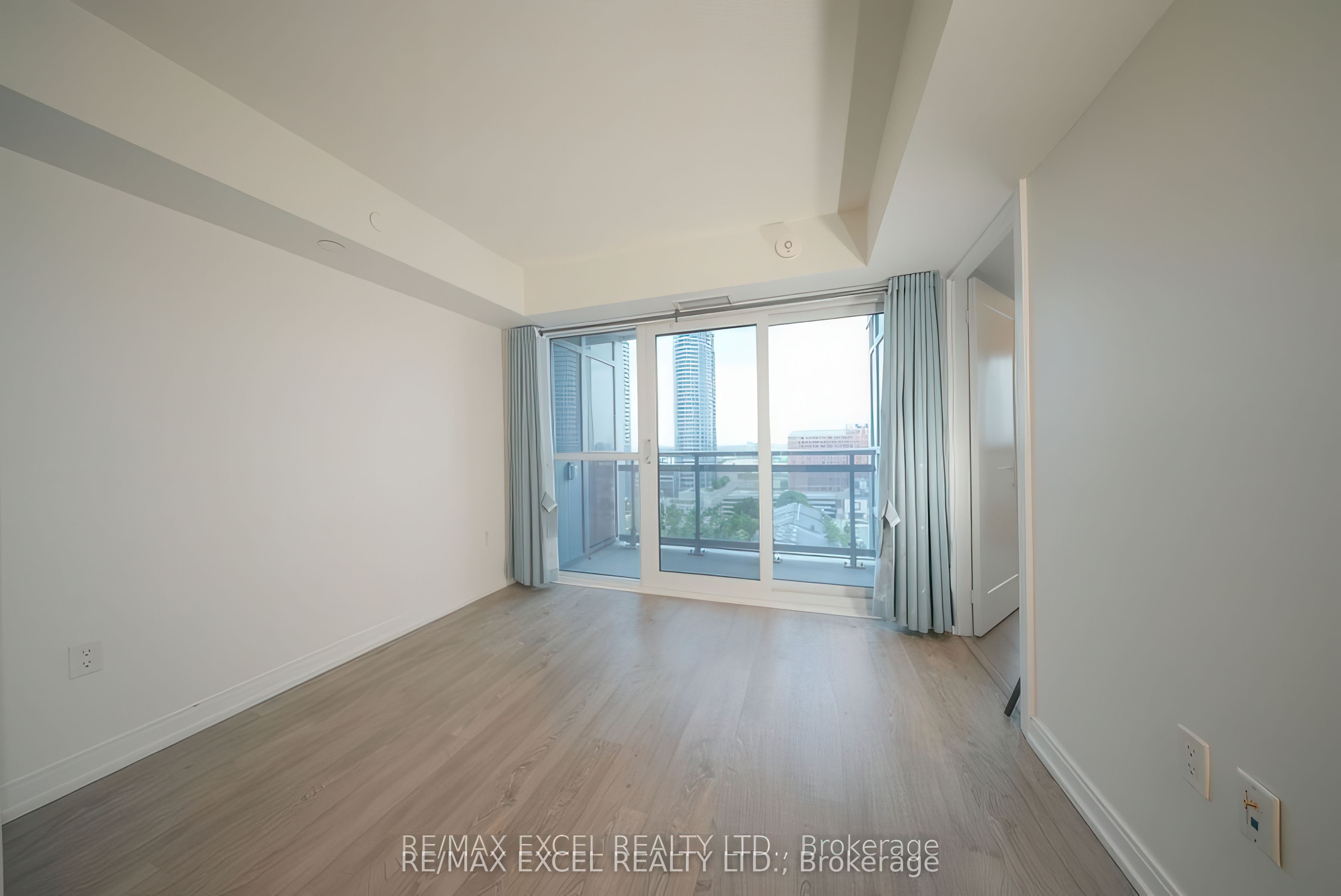 275 Village Green Square 1215, Toronto, ON M1S 0K5 photo 4