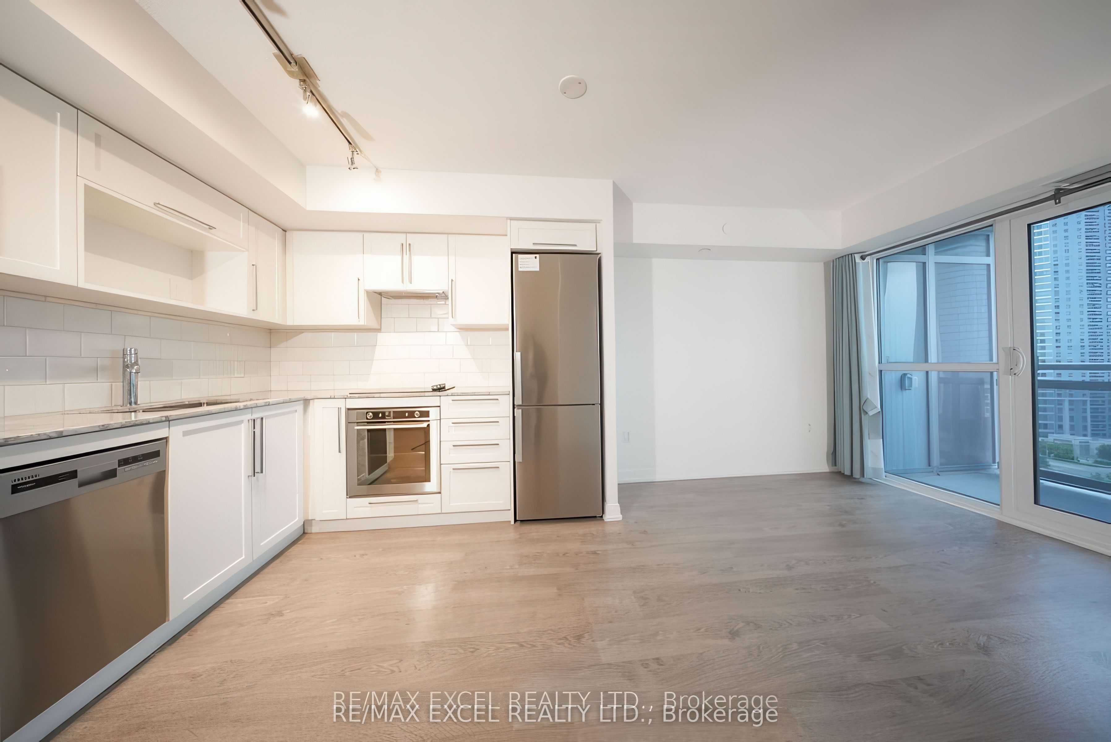 275 Village Green Square 1215, Toronto, ON M1S 0K5 photo 5