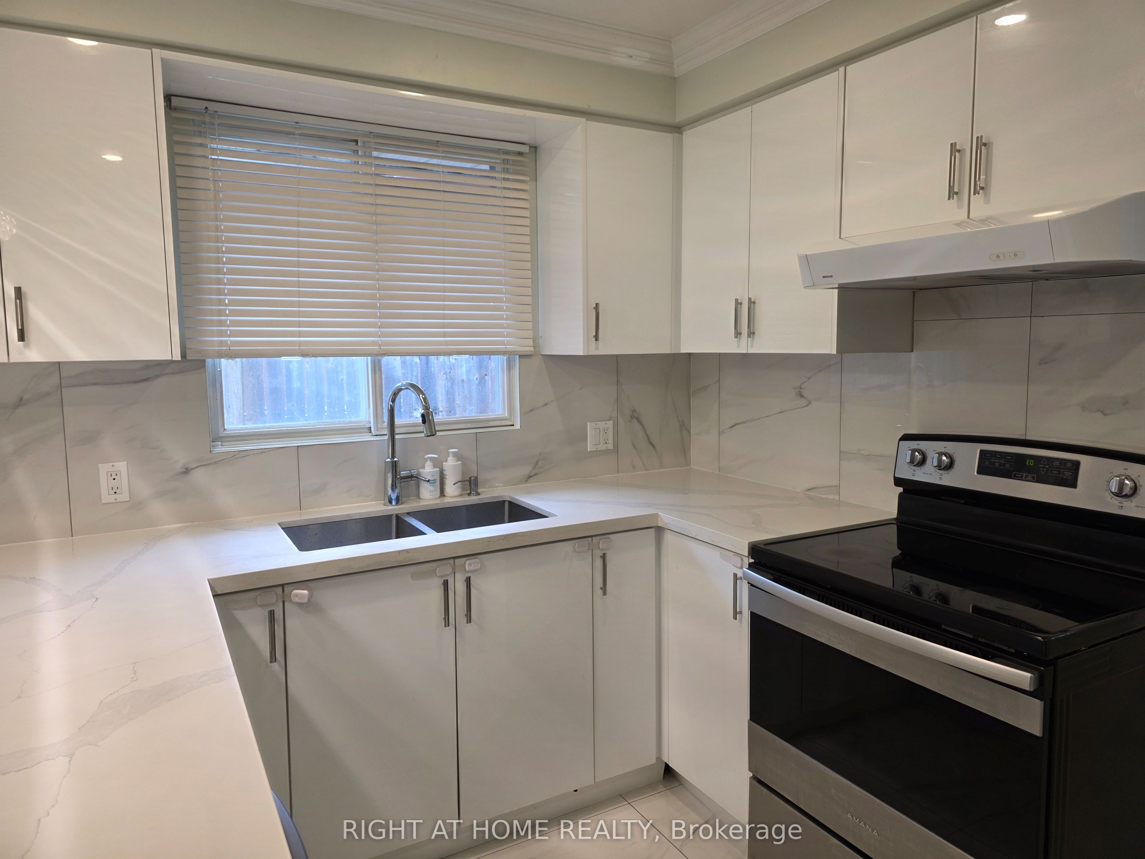 125 weir Crescent S, Toronto, ON M1E 4T1 photo 4