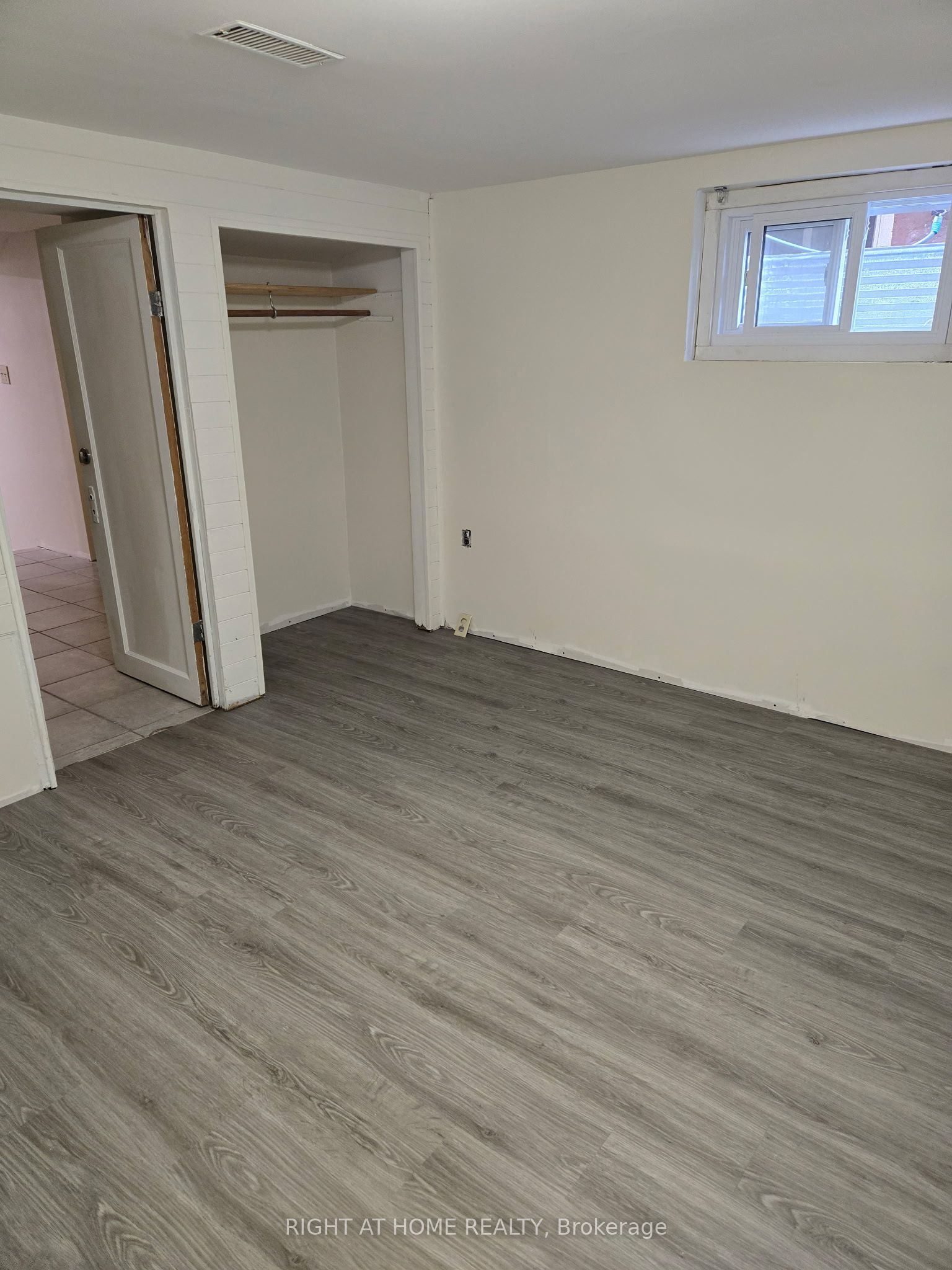 109 Furnival Road S Basement, Toronto, ON M4B 1W6 photo 3