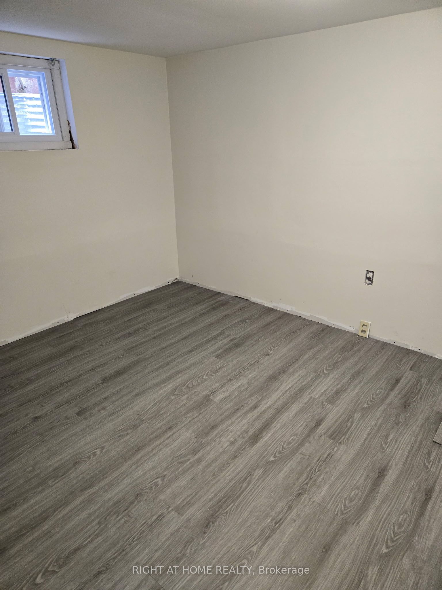 109 Furnival Road S Basement, Toronto, ON M4B 1W6 photo 4
