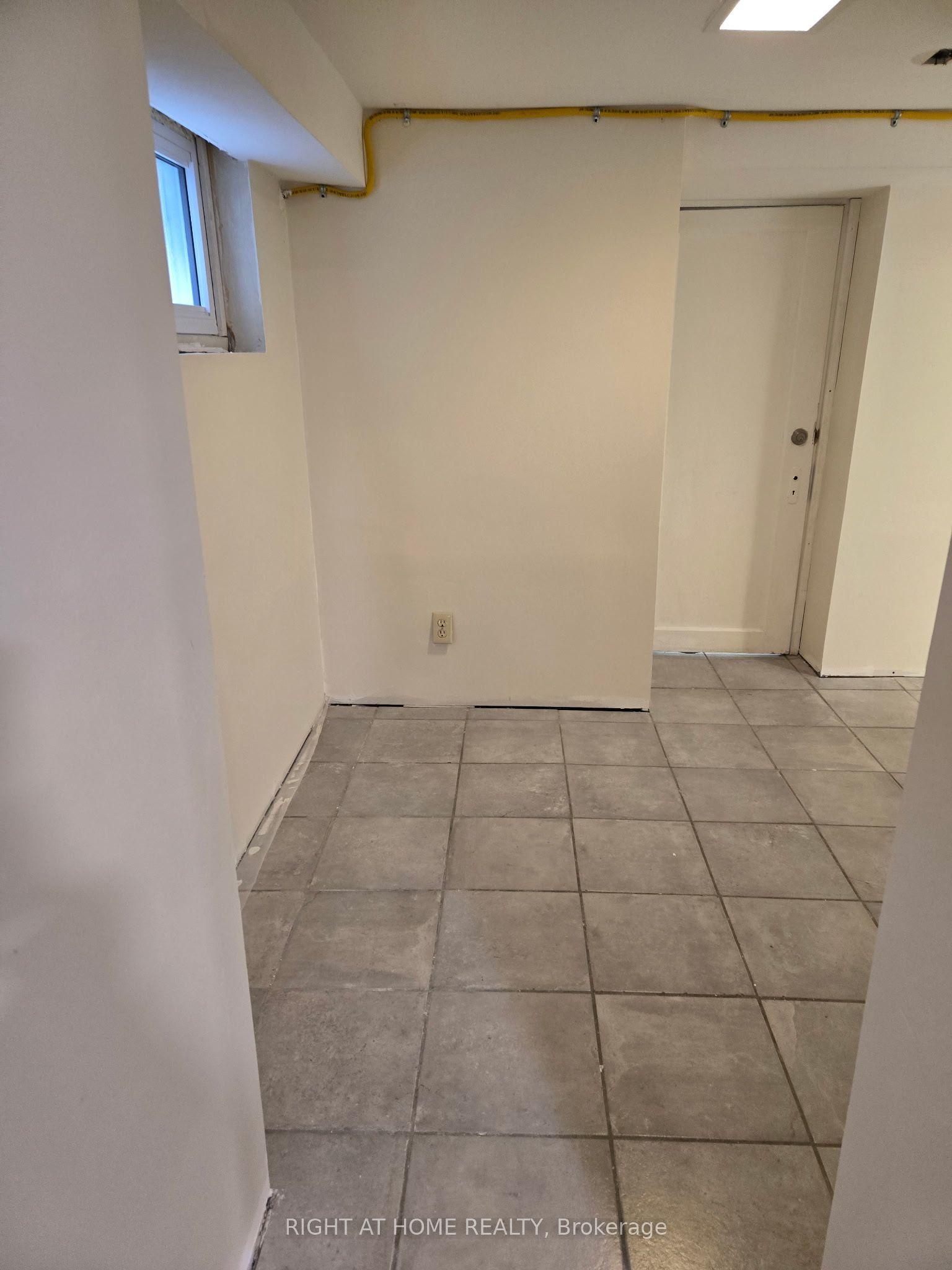 109 Furnival Road S Basement, Toronto, ON M4B 1W6 photo 5