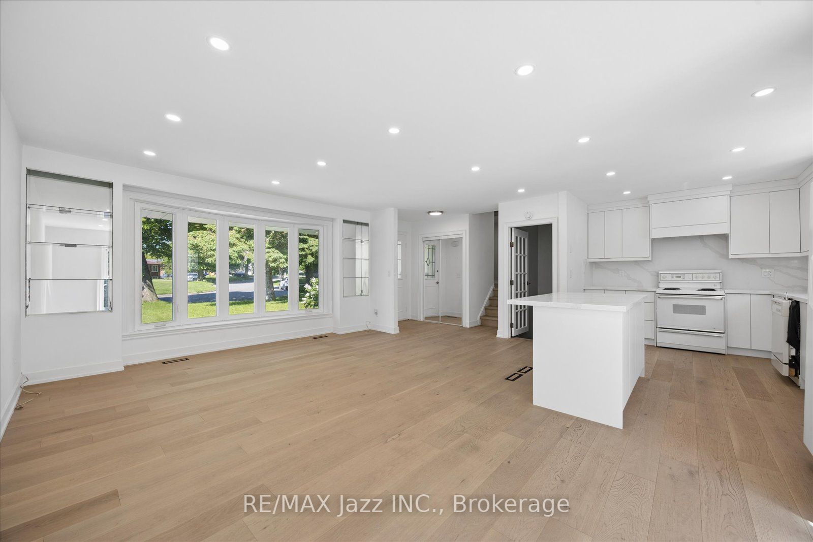 243 Acadia Drive, Oshawa, ON L1G 1X9 photo 3