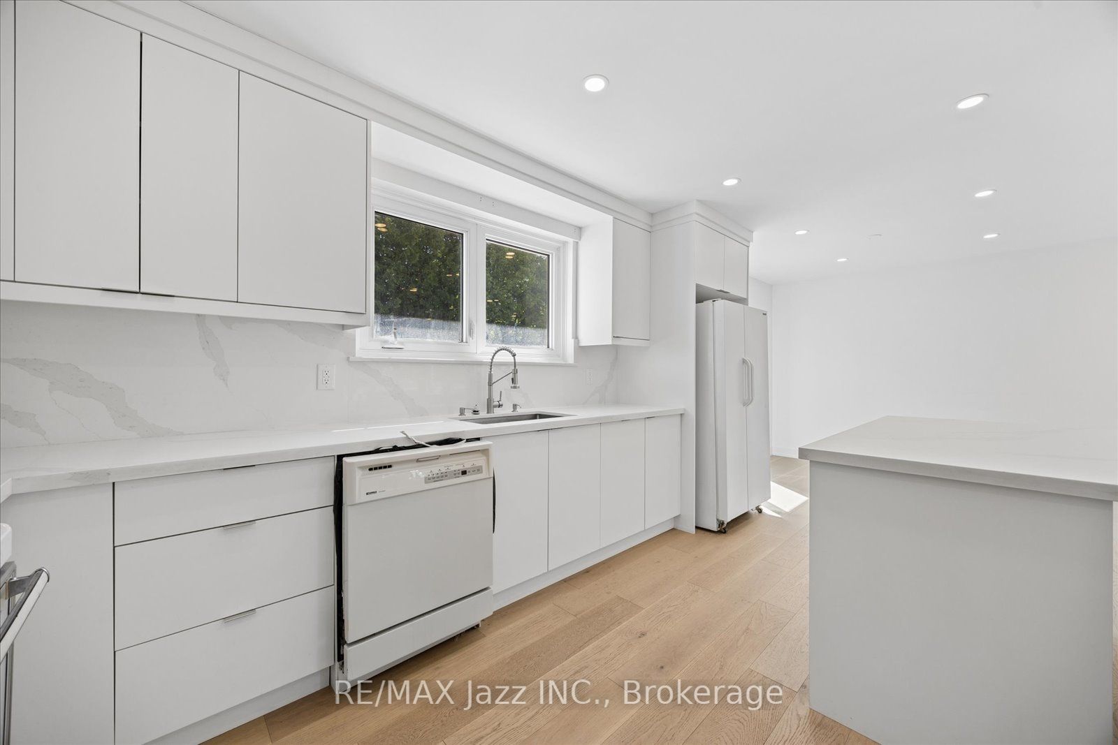 243 Acadia Drive, Oshawa, ON L1G 1X9 photo 5