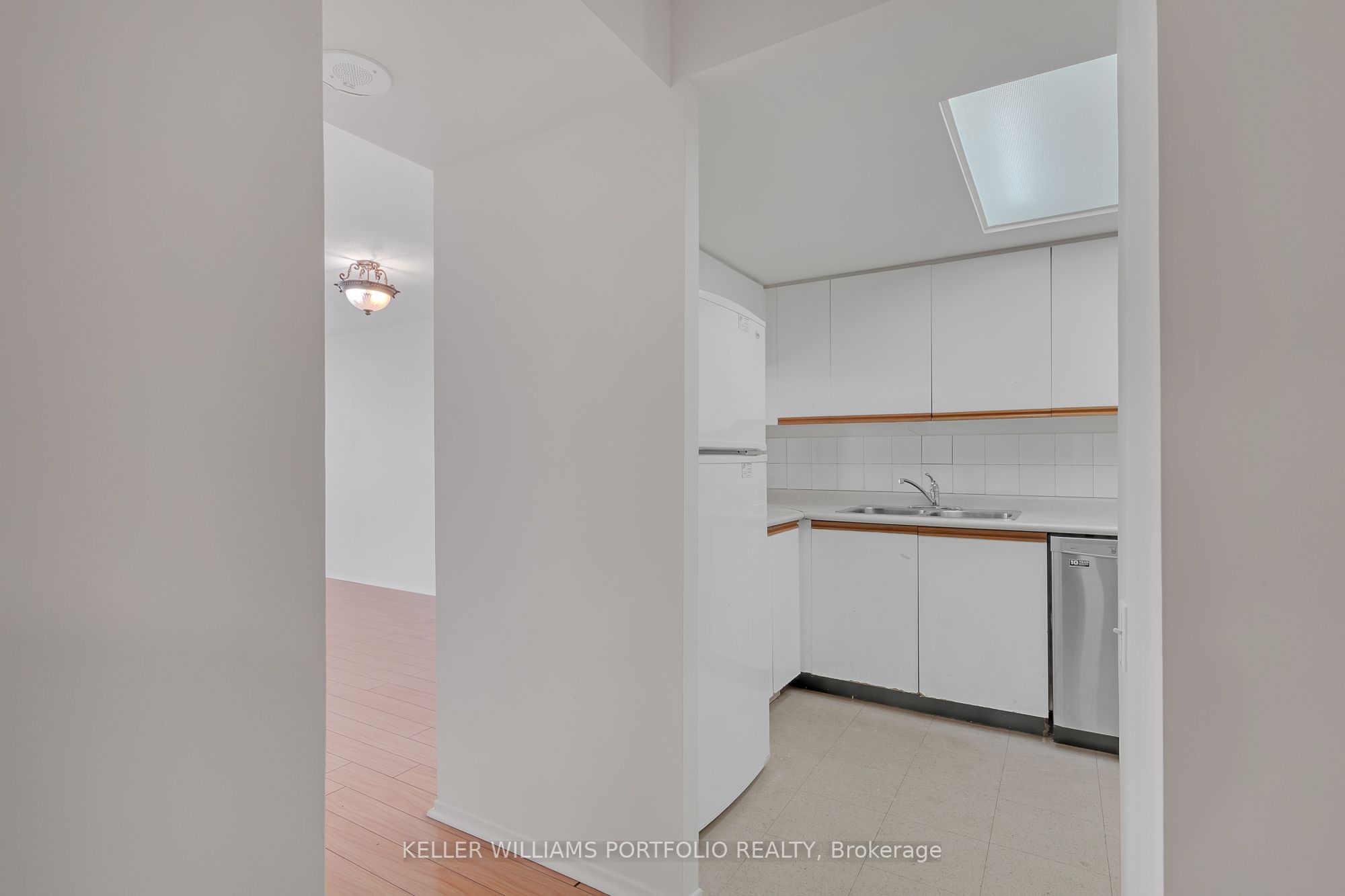 2460 Eglinton Avenue E 810, Toronto, ON M1K 5J7 photo 4