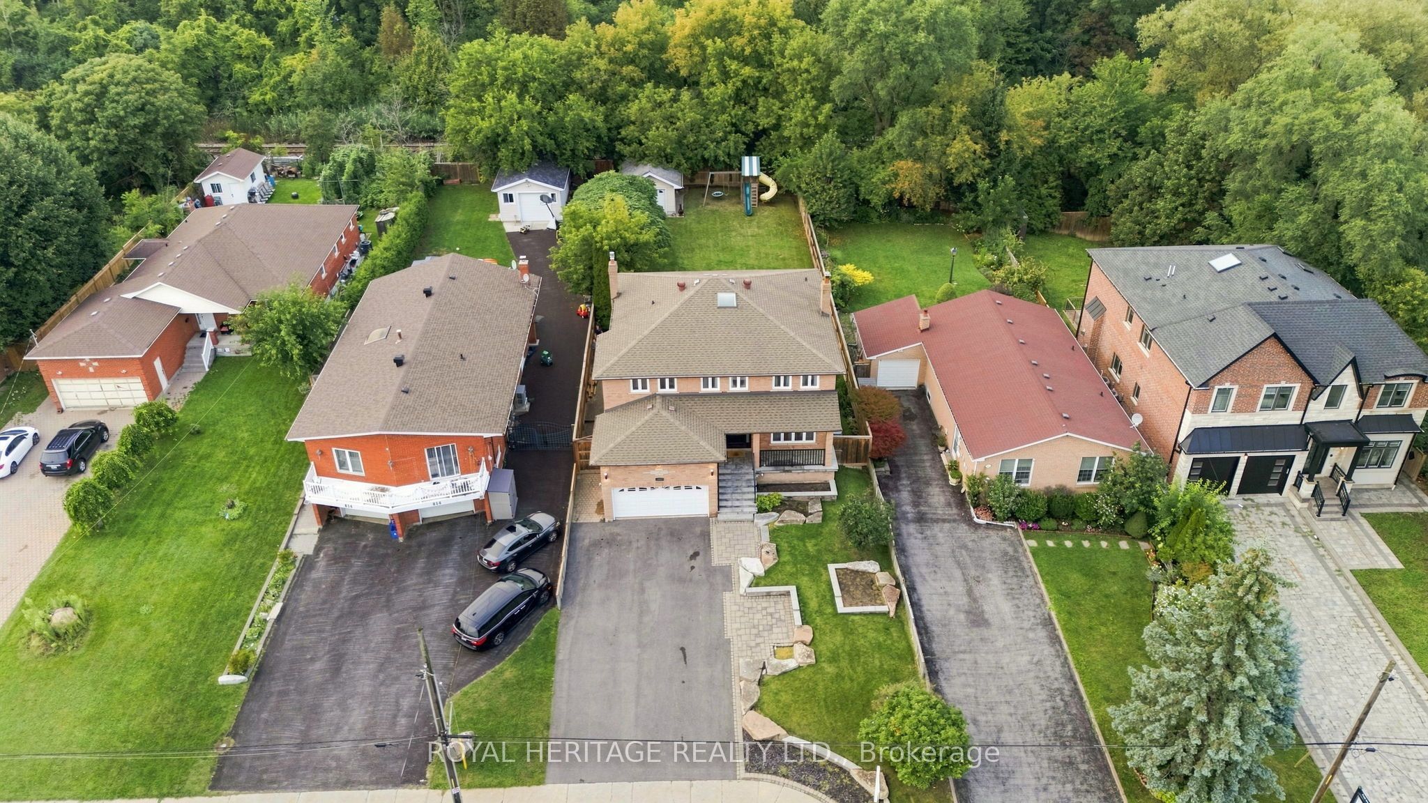 816 Sheppard Avenue, Pickering, ON L1V 1G5 photo 2