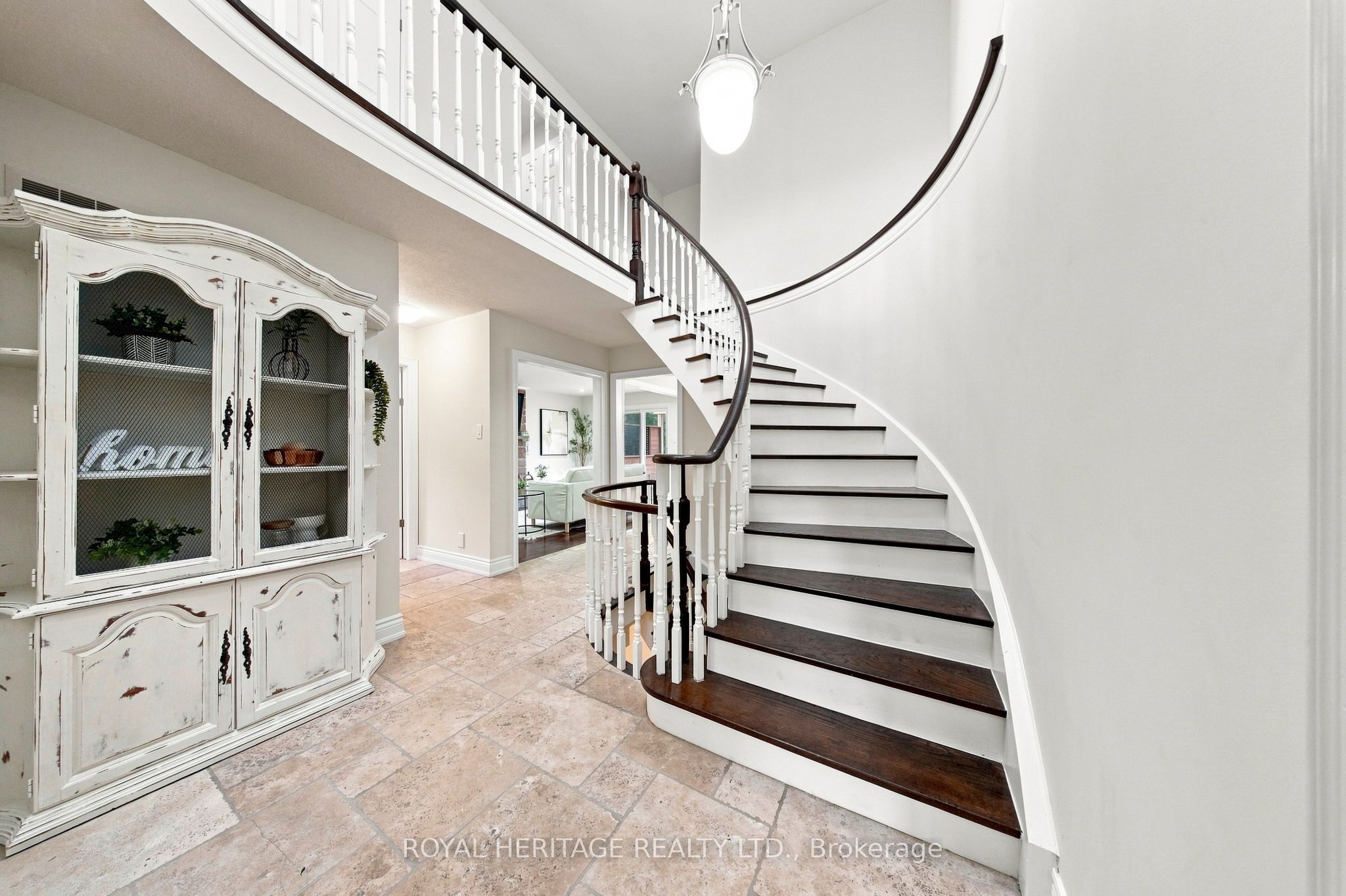 816 Sheppard Avenue, Pickering, ON L1V 1G5 photo 4
