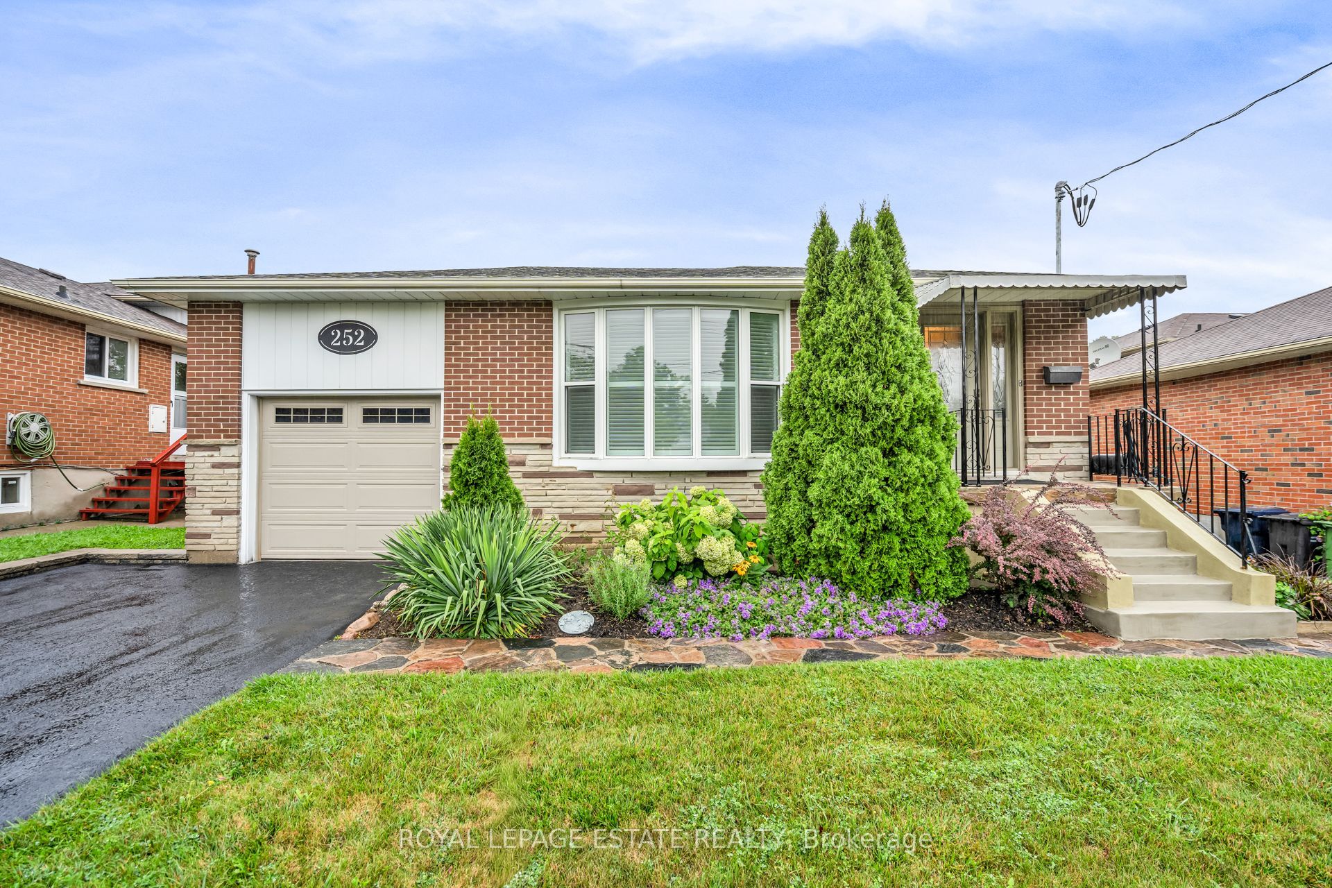 252 Brimorton Road, Toronto, ON M1H 2E1