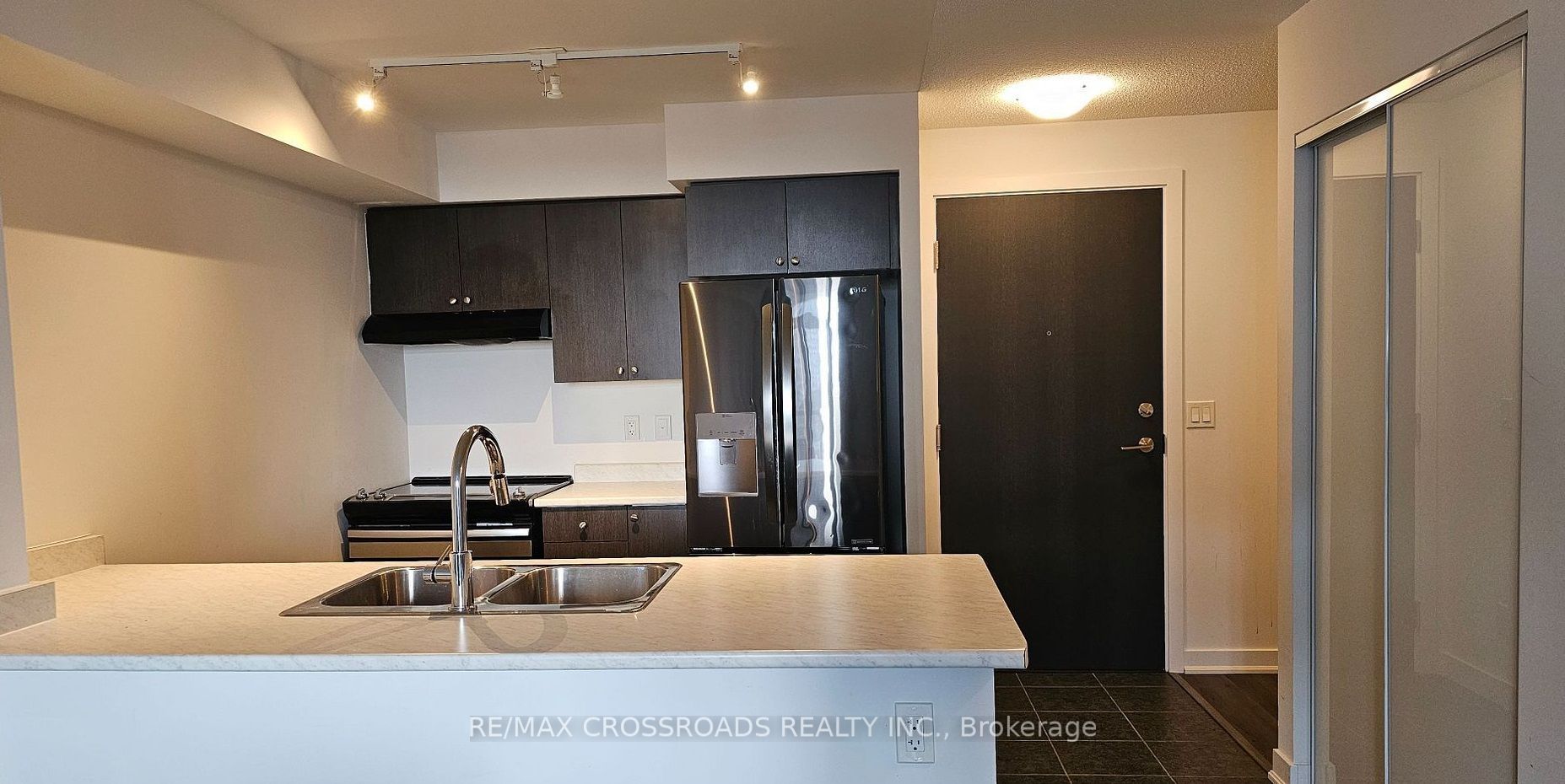 8 Trent Avenue 502, Toronto, ON M4C 0A6 photo 4