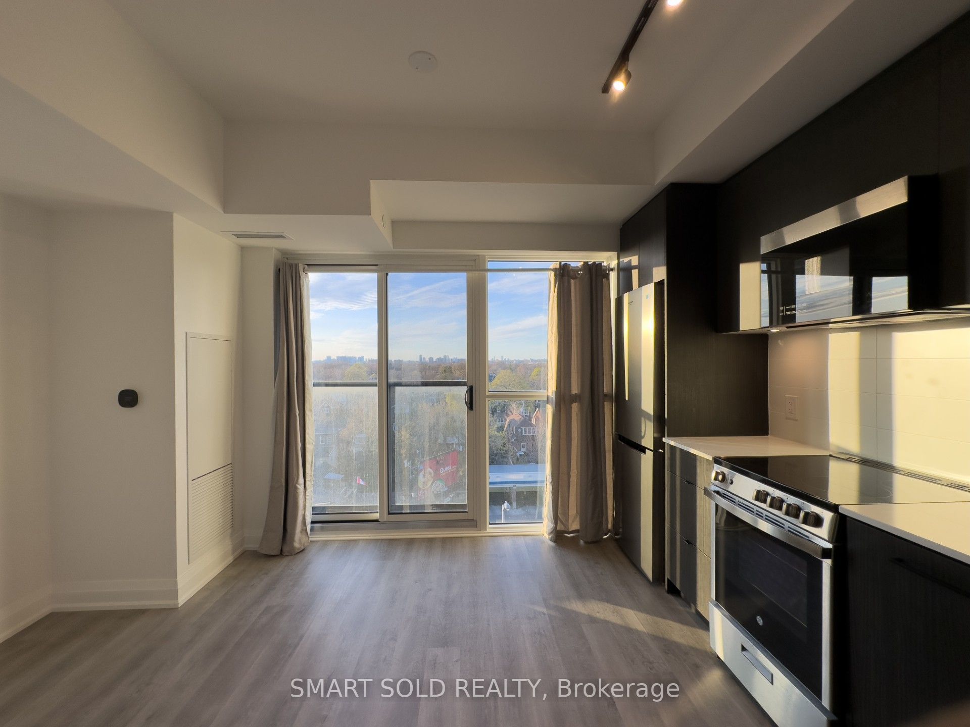 2369 Danforth Avenue 704, Toronto, ON M4C 0B1 photo 3