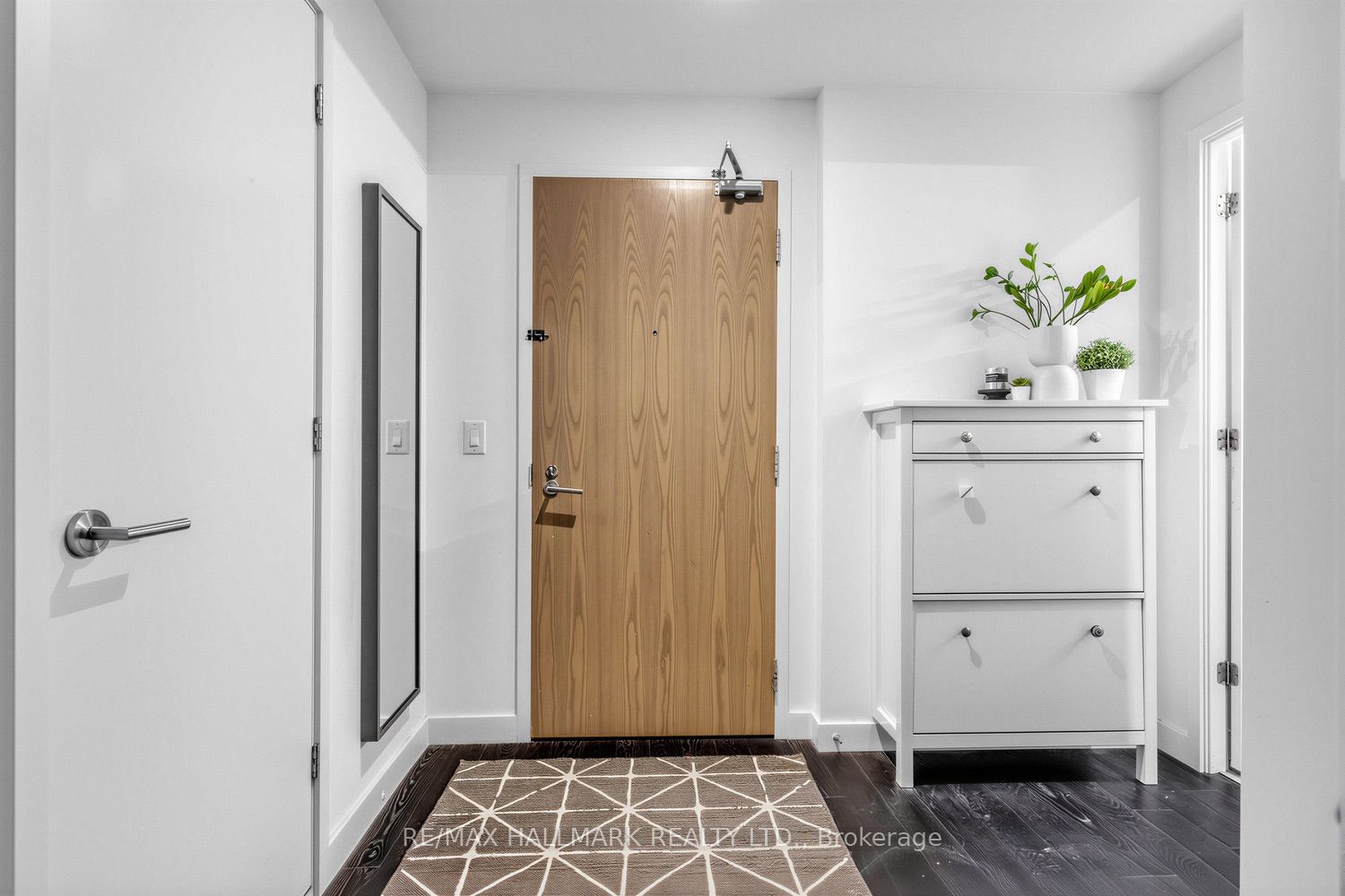 90 Broadview Avenue 408, Toronto, ON M4M 0A7 photo 2