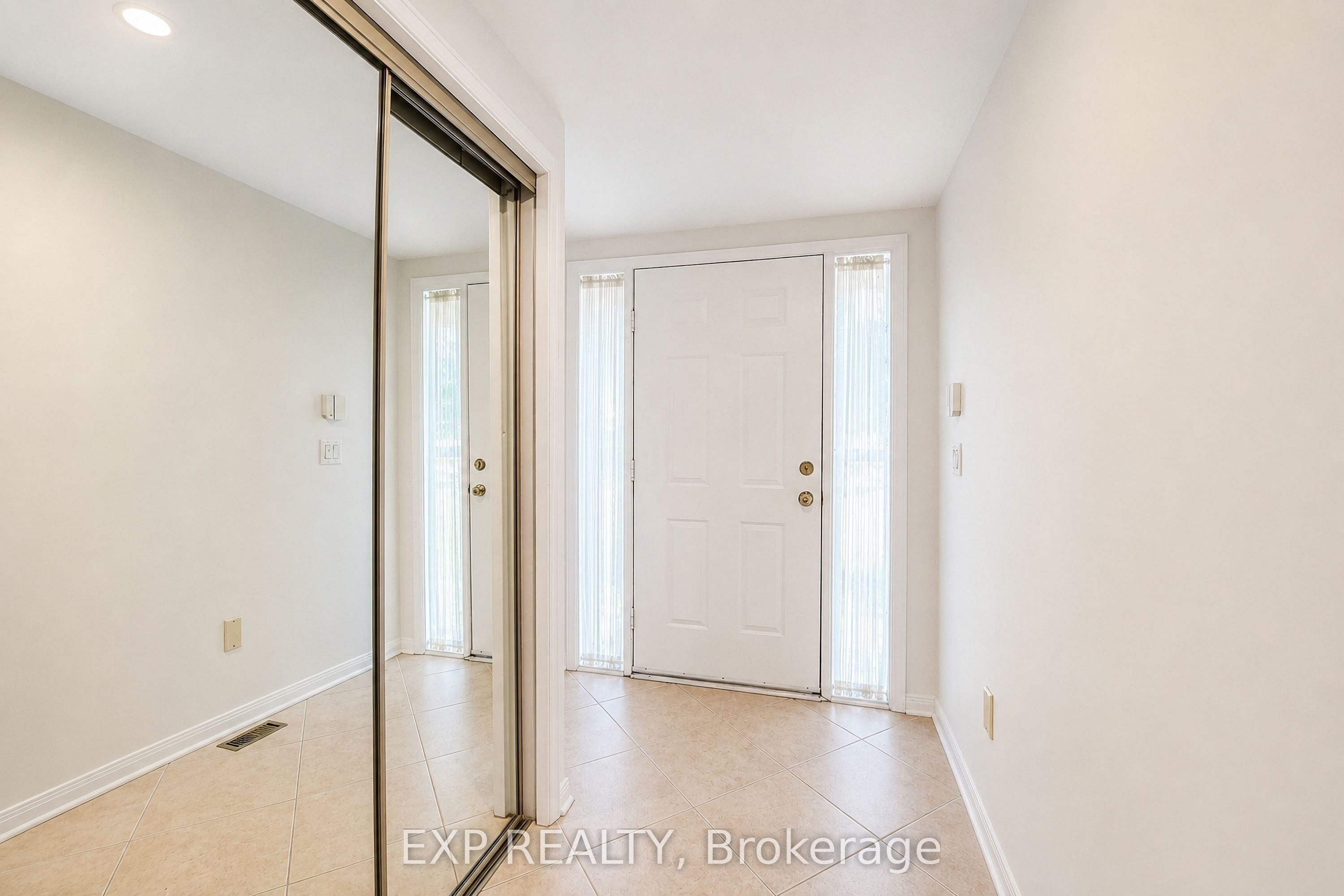 61 Wintermute Boulevard, Toronto, ON M1W 3M7 photo 5