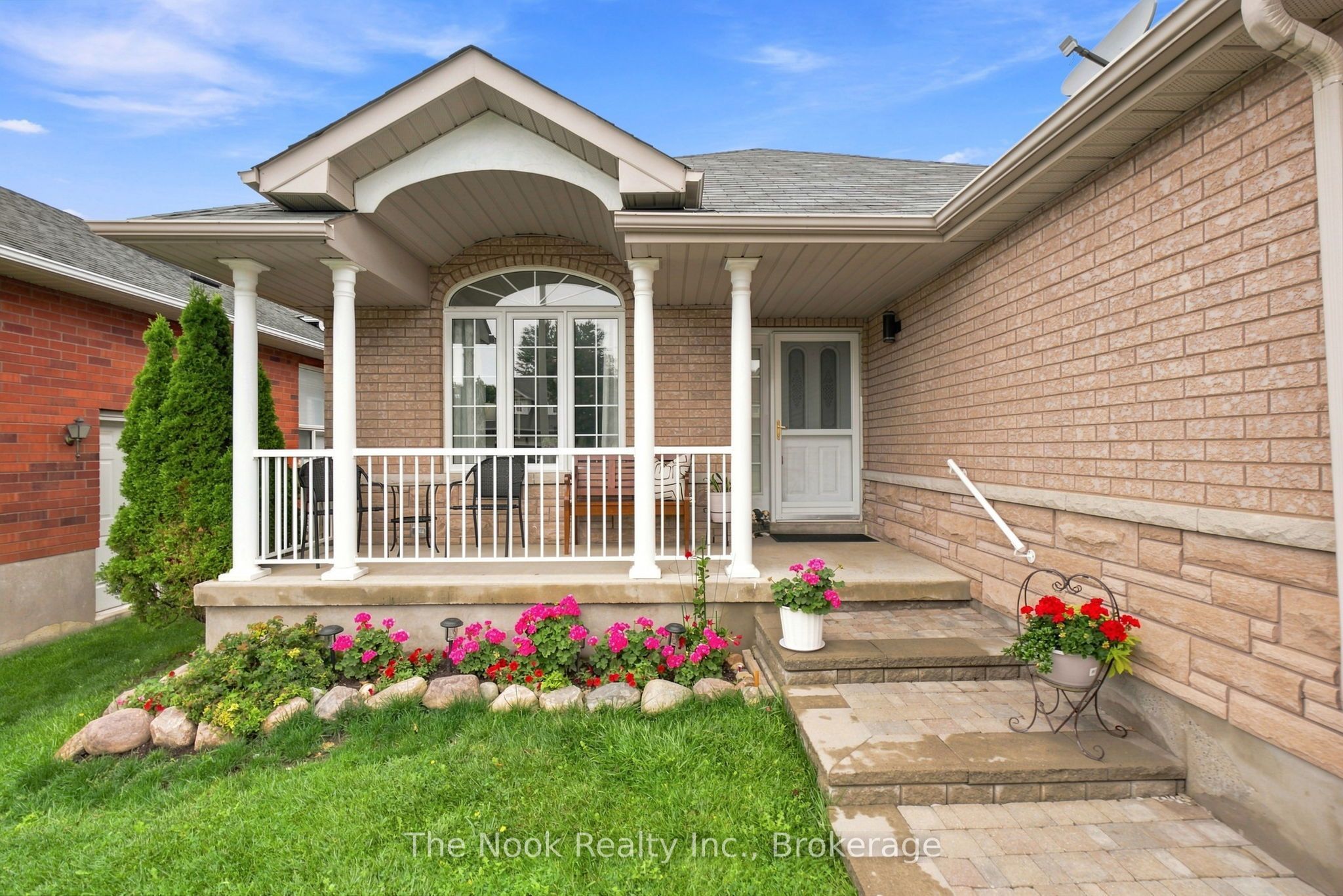 638 Longworth Avenue, Clarington, ON L1C 5B8 photo 3