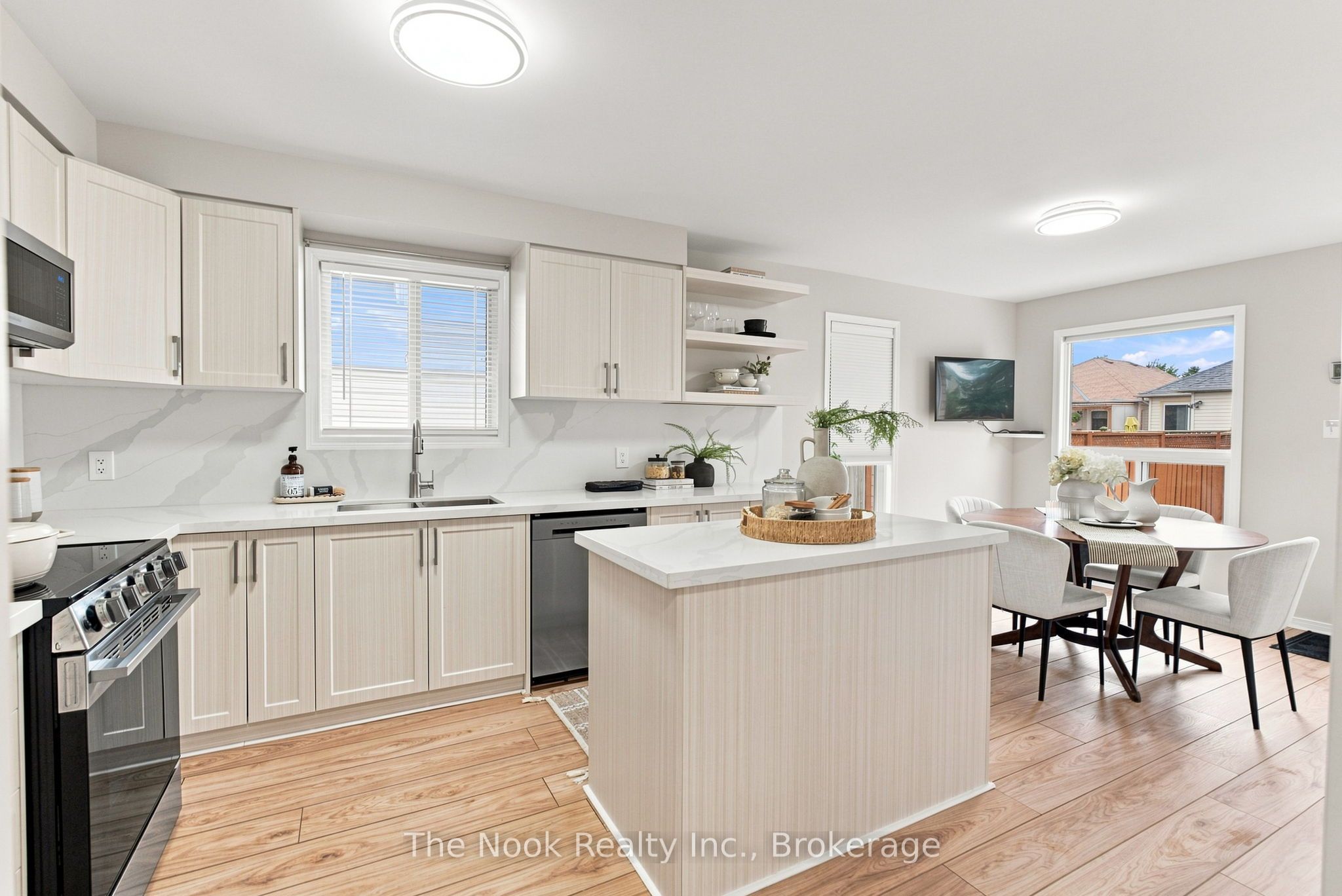638 Longworth Avenue, Clarington, ON L1C 5B8 photo 4