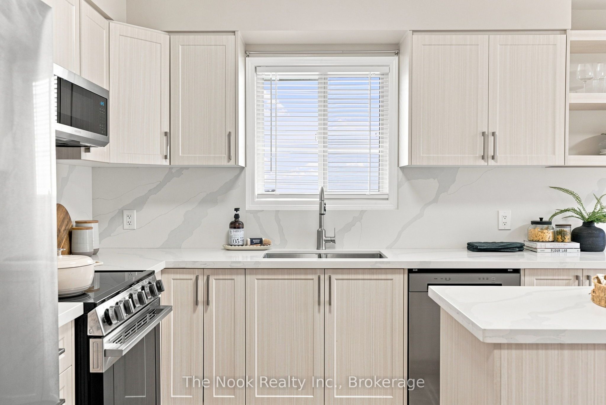 638 Longworth Avenue, Clarington, ON L1C 5B8 photo 5