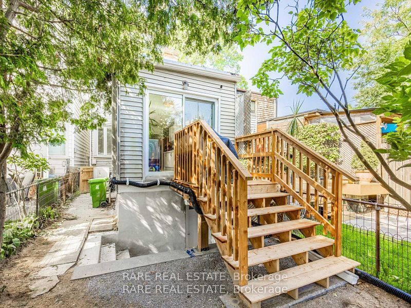 727 Rhodes Avenue Lower, Toronto, ON M4J 4X5 photo 2