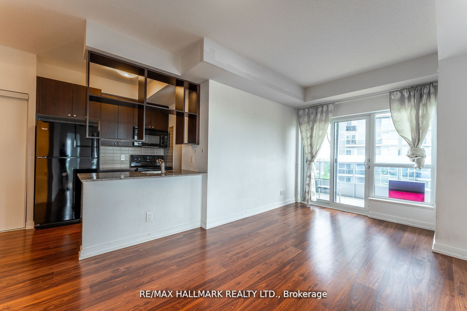 181 Village Green Square 2220, Toronto, ON M1S 0K6 photo 2