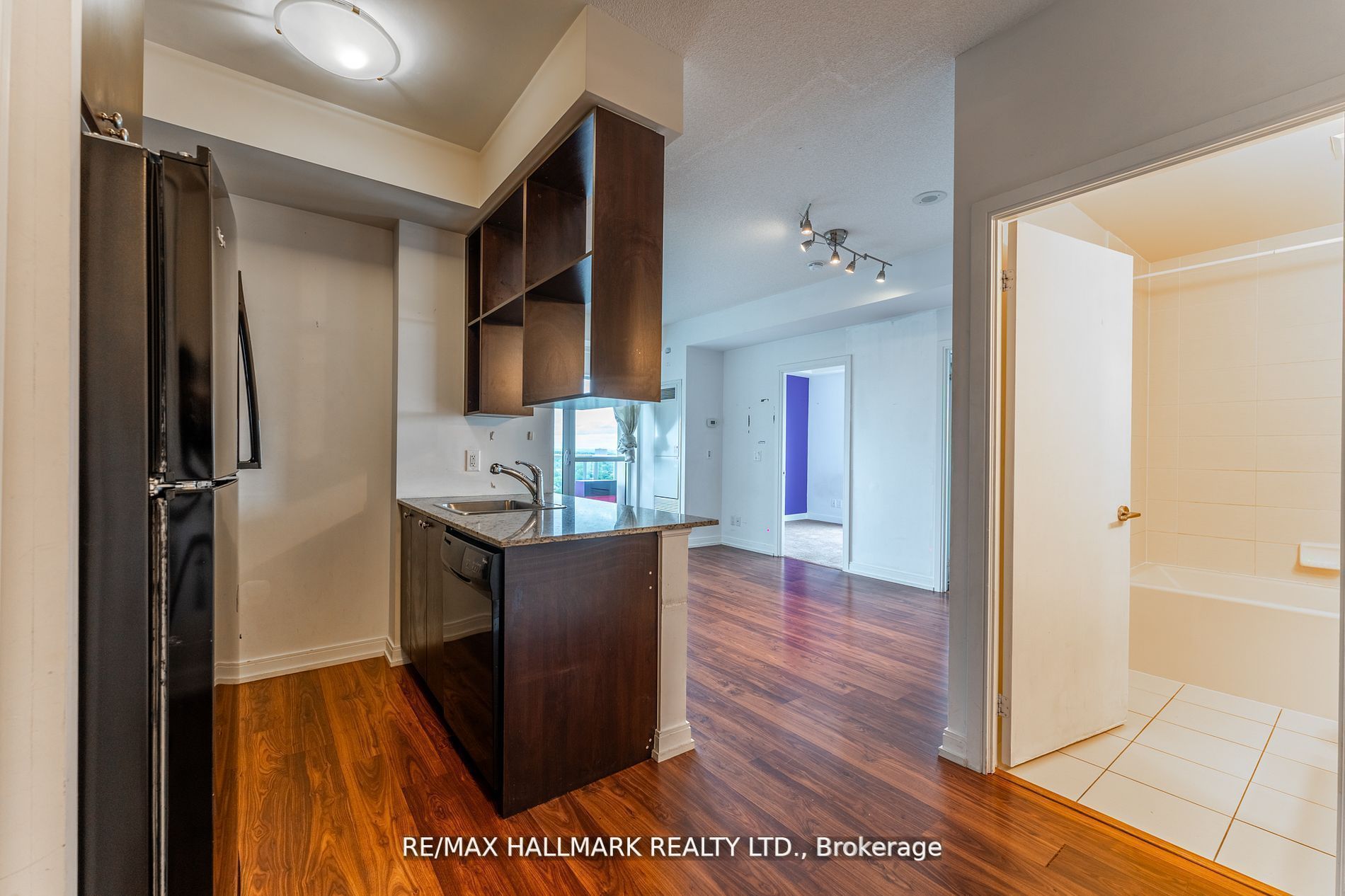 181 Village Green Square 2220, Toronto, ON M1S 0K6 photo 3