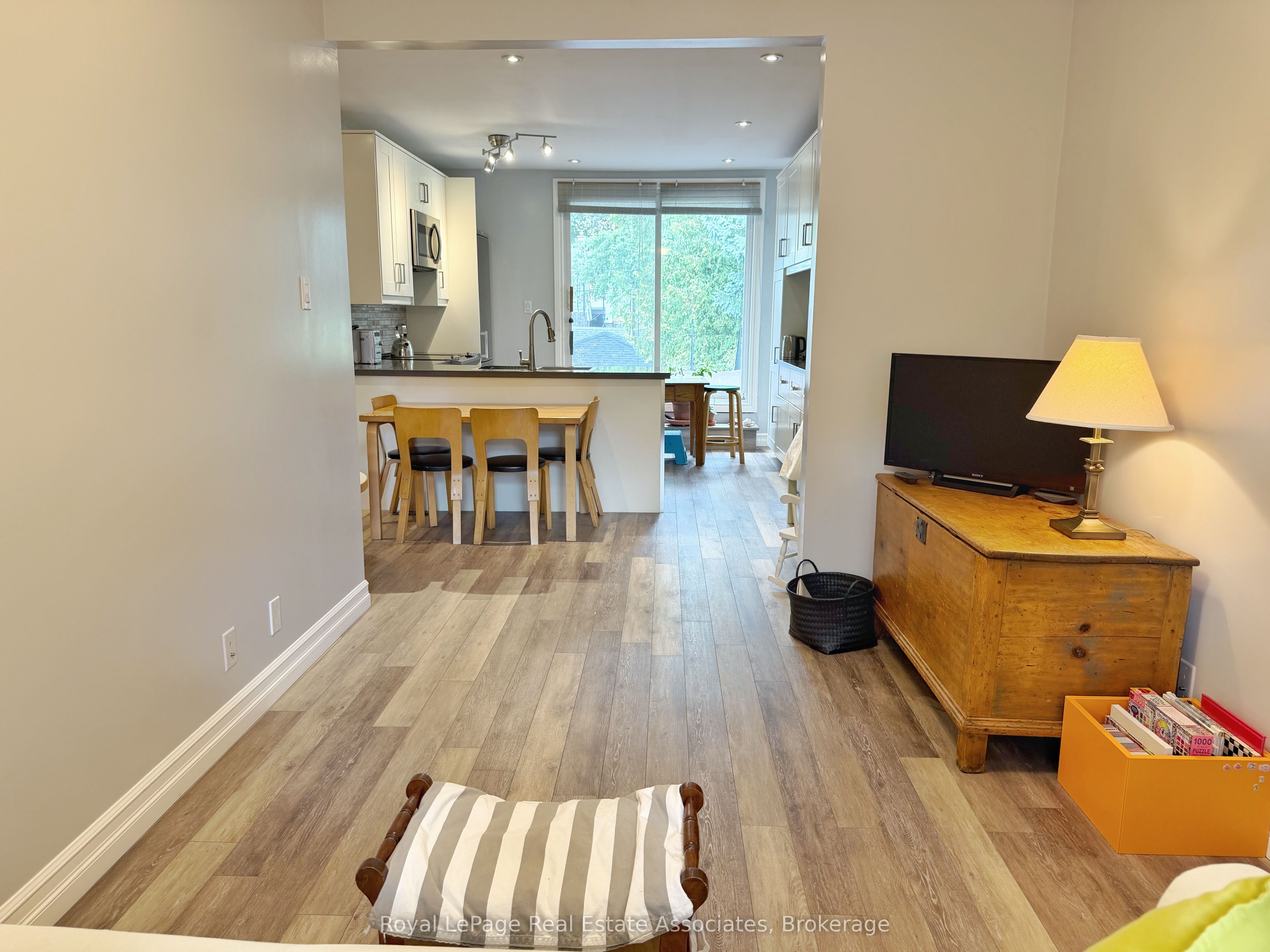 157 Glenmore Road, Toronto, ON M4L 3M2 photo 2