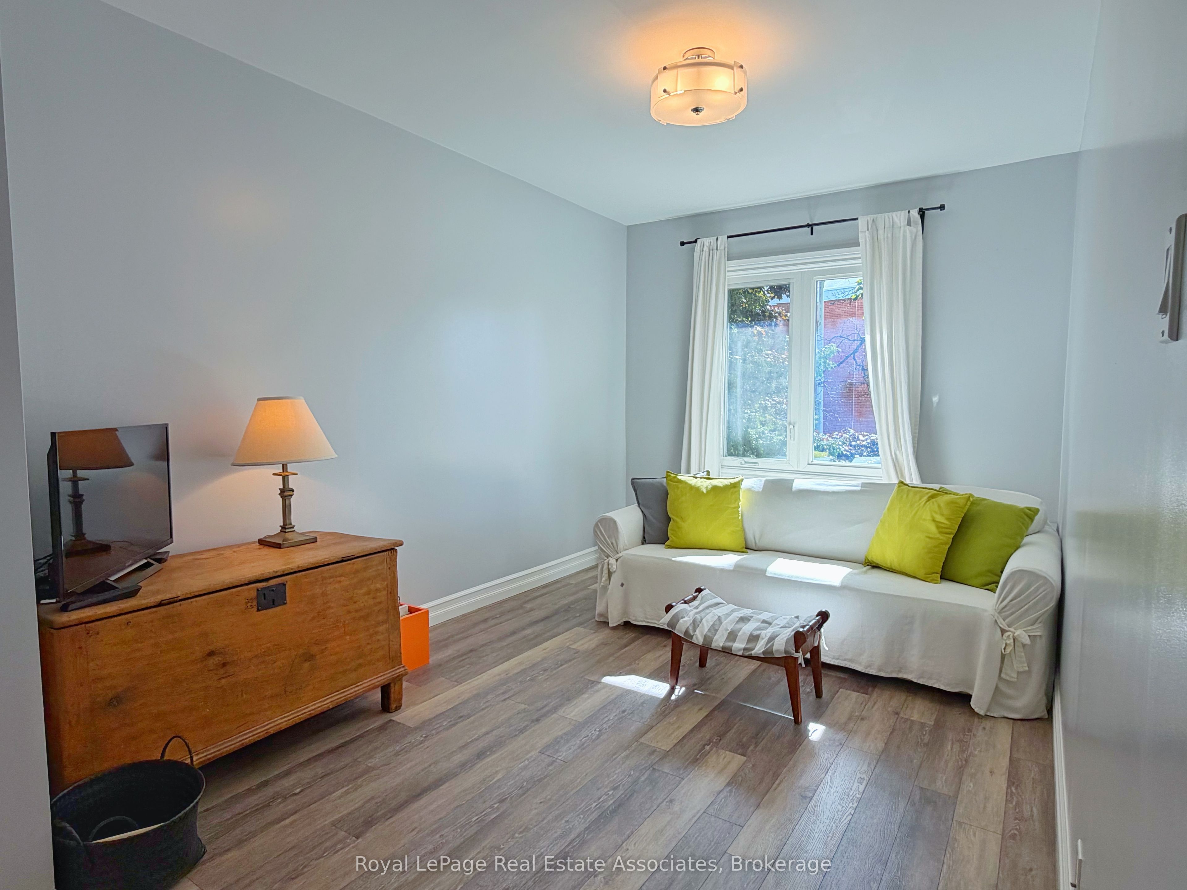 157 Glenmore Road, Toronto, ON M4L 3M2 photo 3