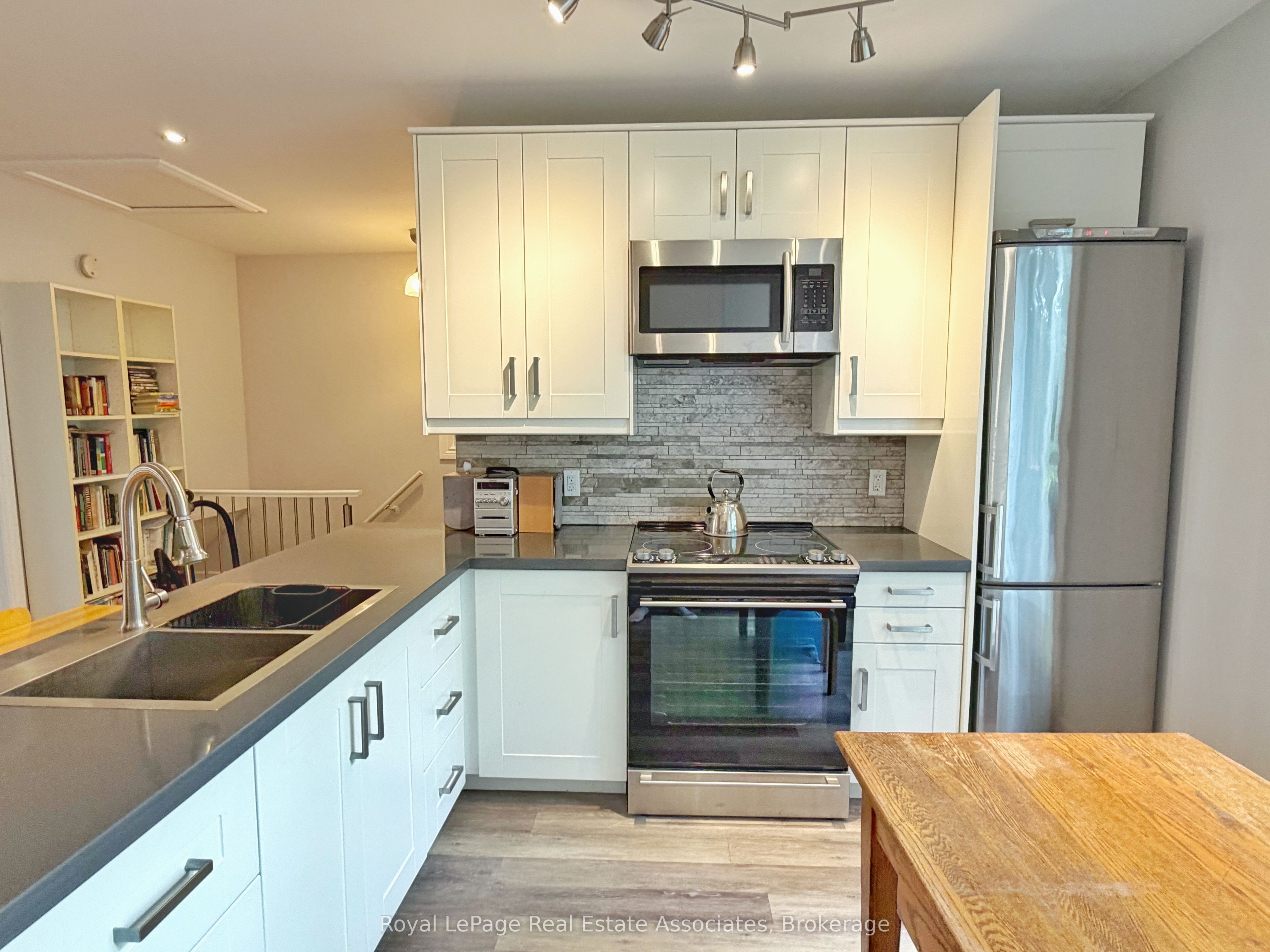 157 Glenmore Road, Toronto, ON M4L 3M2 photo 5