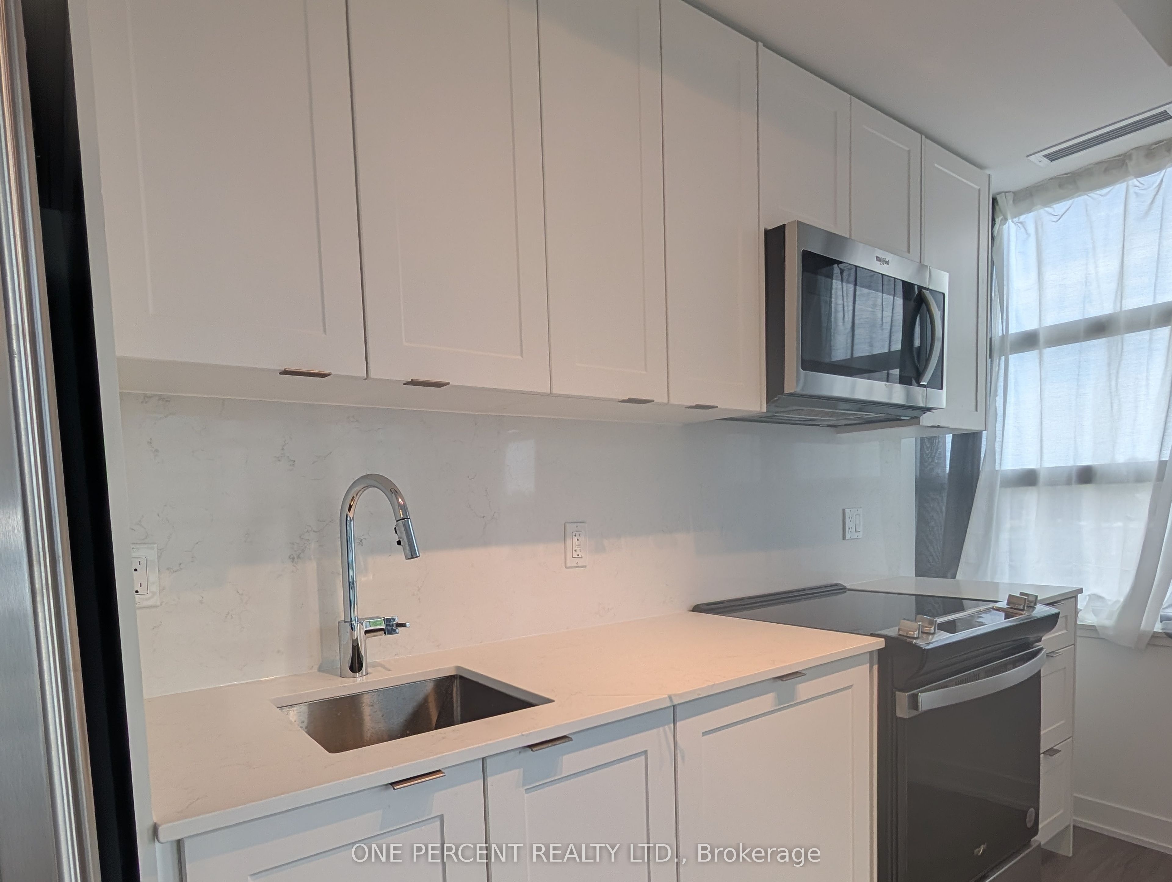 1614 Charles Street 334, Whitby, ON L1N 0P4 photo 4