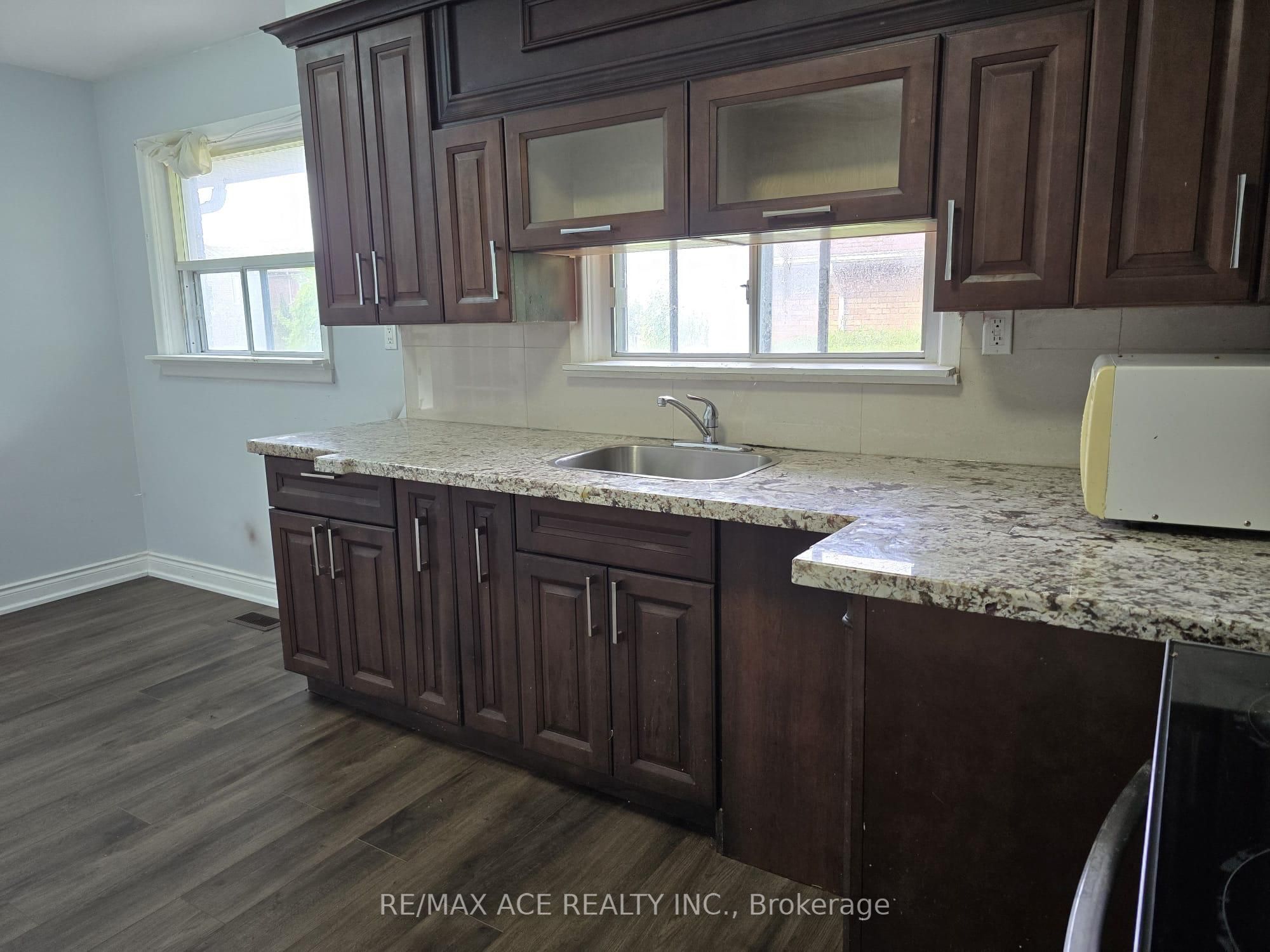 55 Brenda Crescent, Toronto, ON M1K 3C5 photo 2