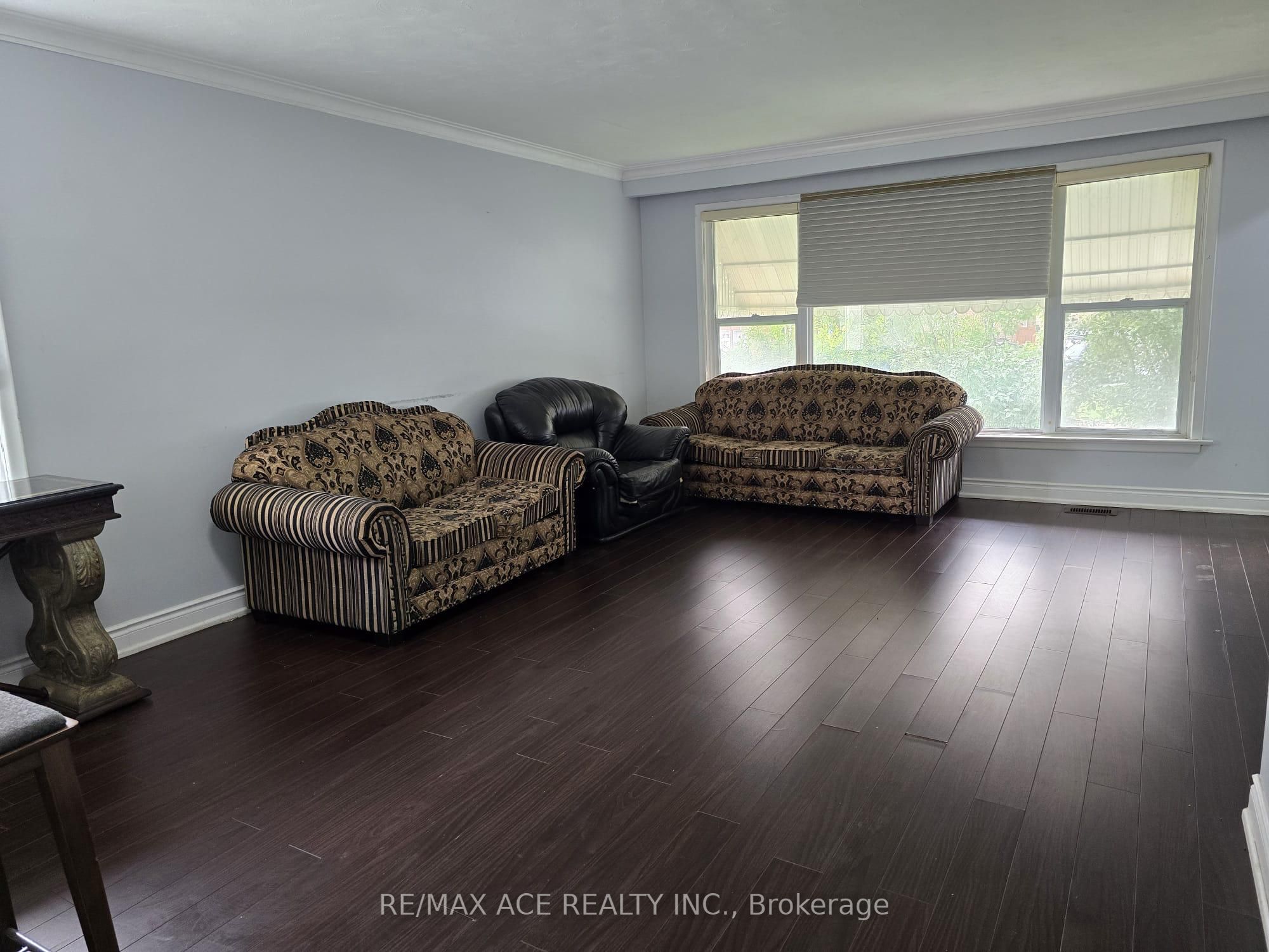 55 Brenda Crescent, Toronto, ON M1K 3C5 photo 3