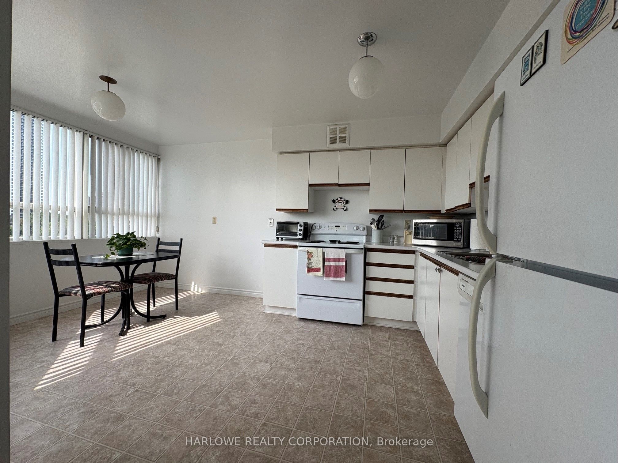 4 Park Vista 1215, Toronto, ON M4B 3M8 photo 4