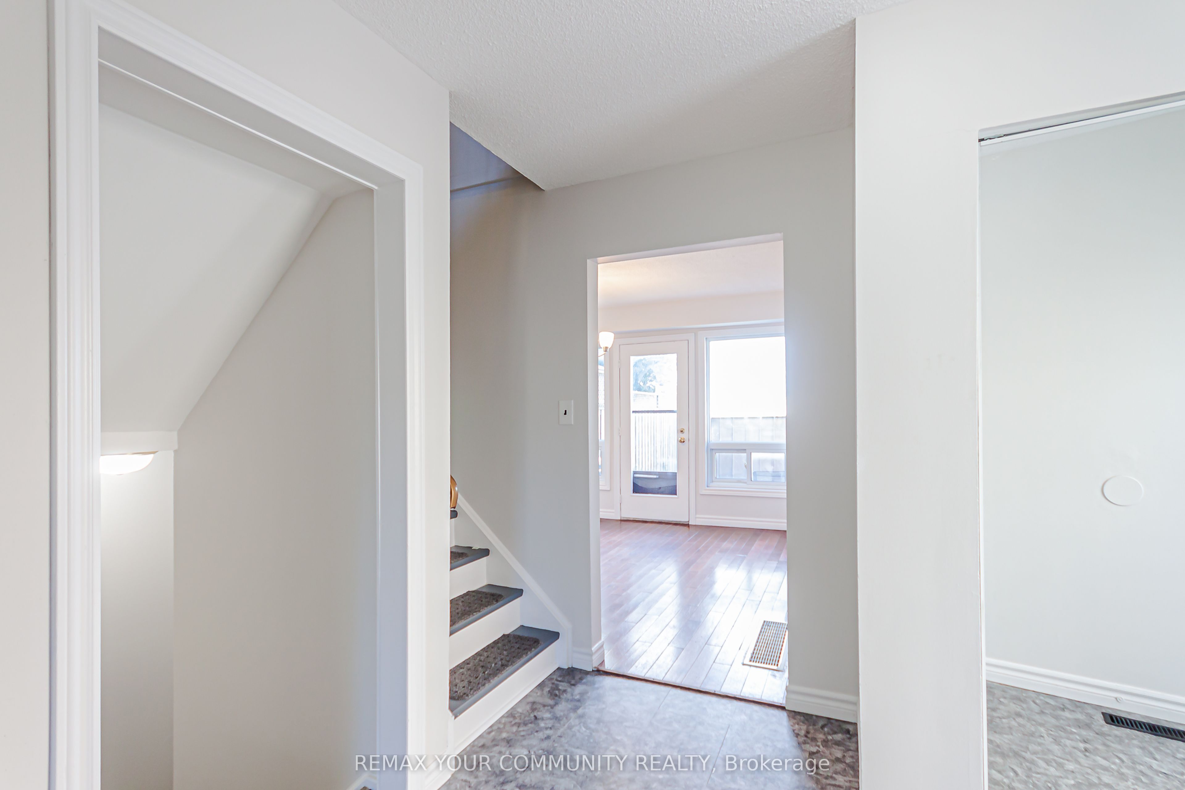 1319 Fenelon Crescent, Oshawa, ON L1J 6G2 photo 3