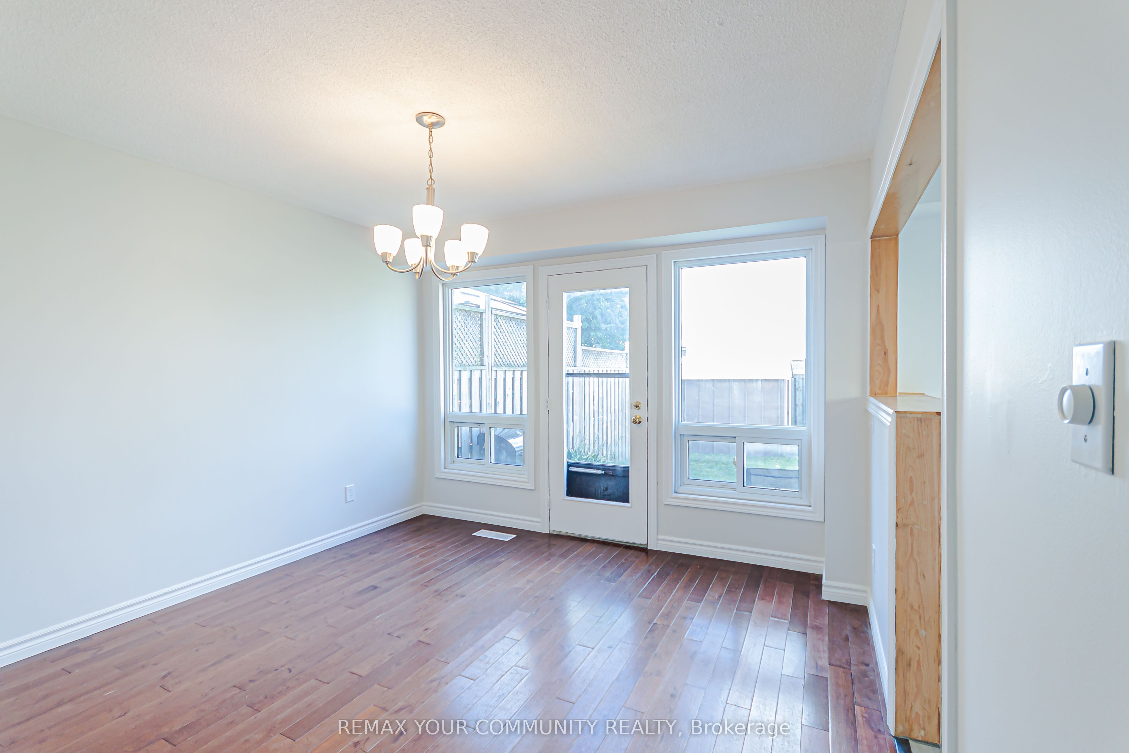1319 Fenelon Crescent, Oshawa, ON L1J 6G2 photo 5