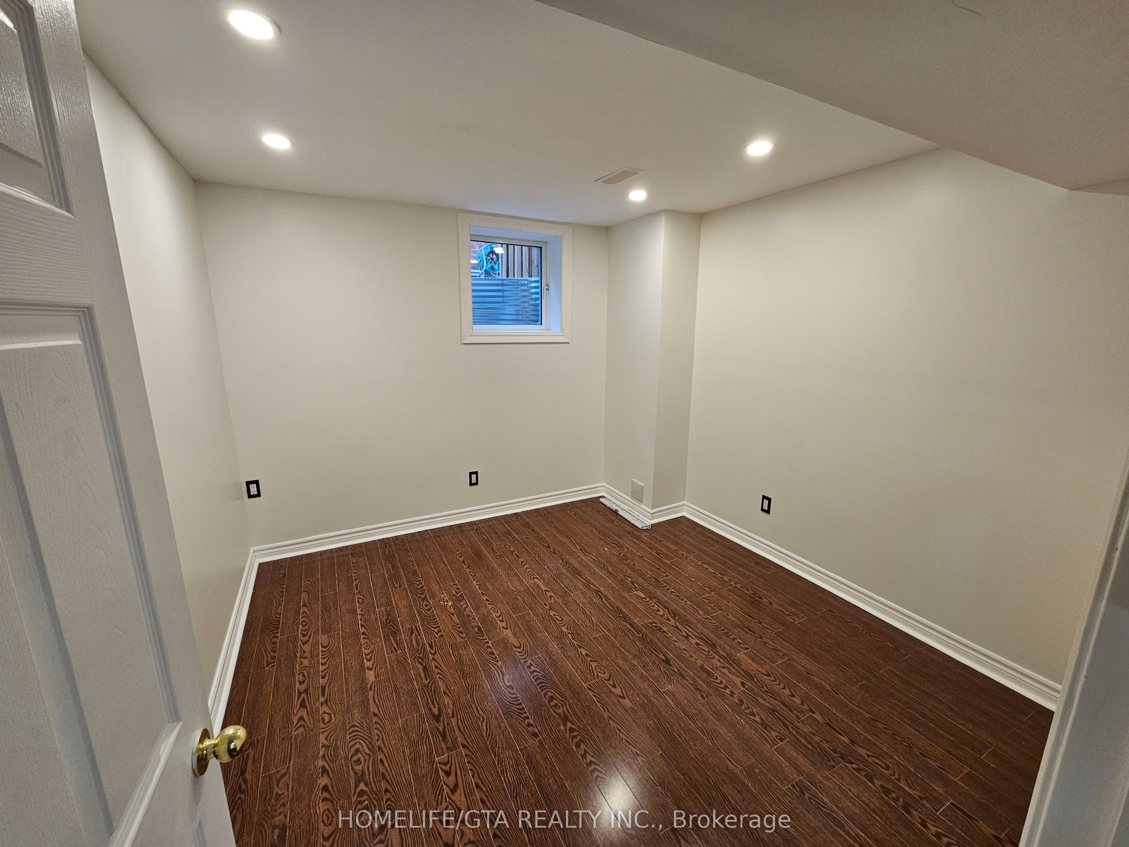 854 Darwin Drive Basement, Pickering, ON L1X 2P7 photo 2