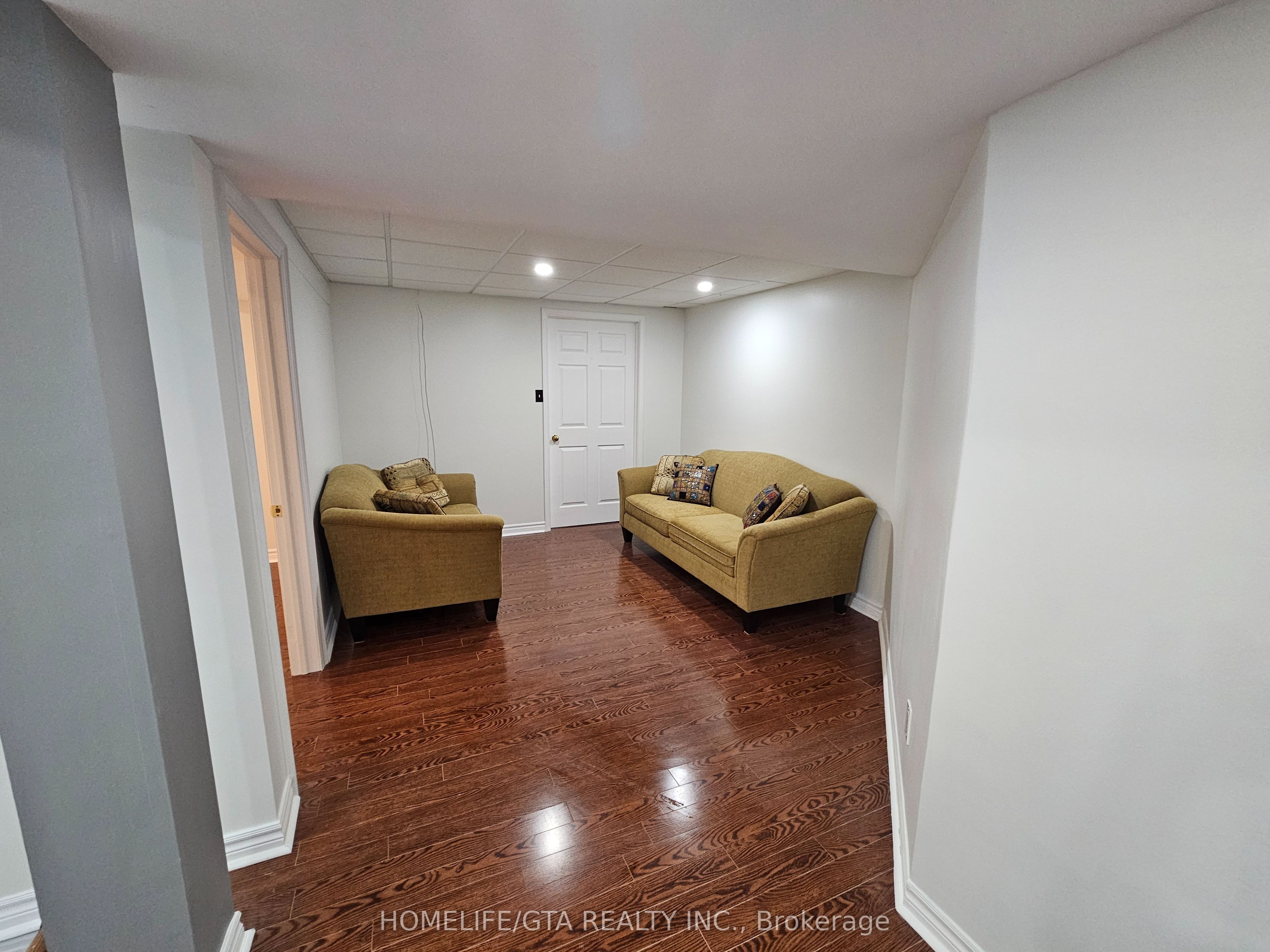 854 Darwin Drive Basement, Pickering, ON L1X 2P7 photo 4