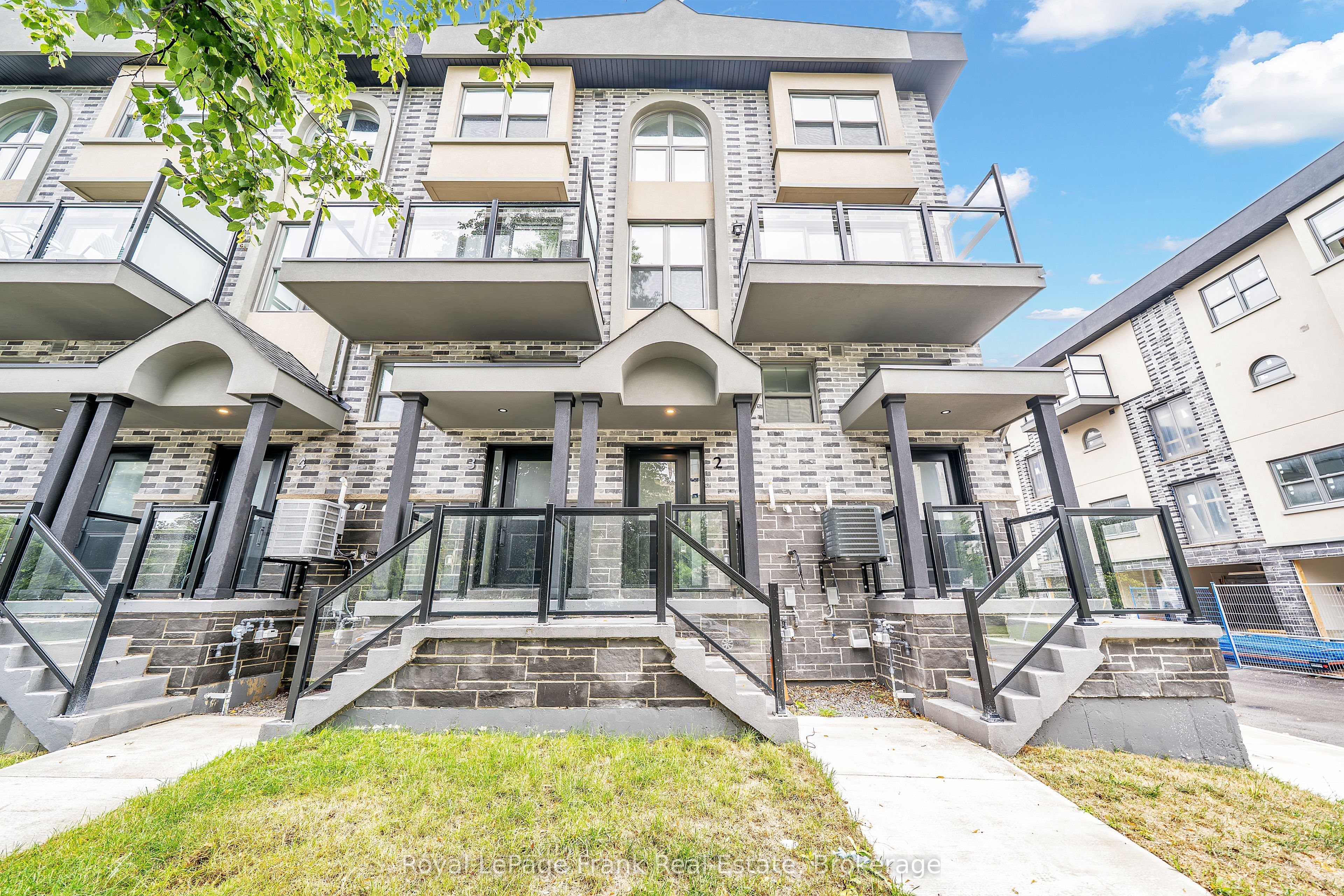 200 Railway Engine House Way 2, Whitby, ON L1N 0P7