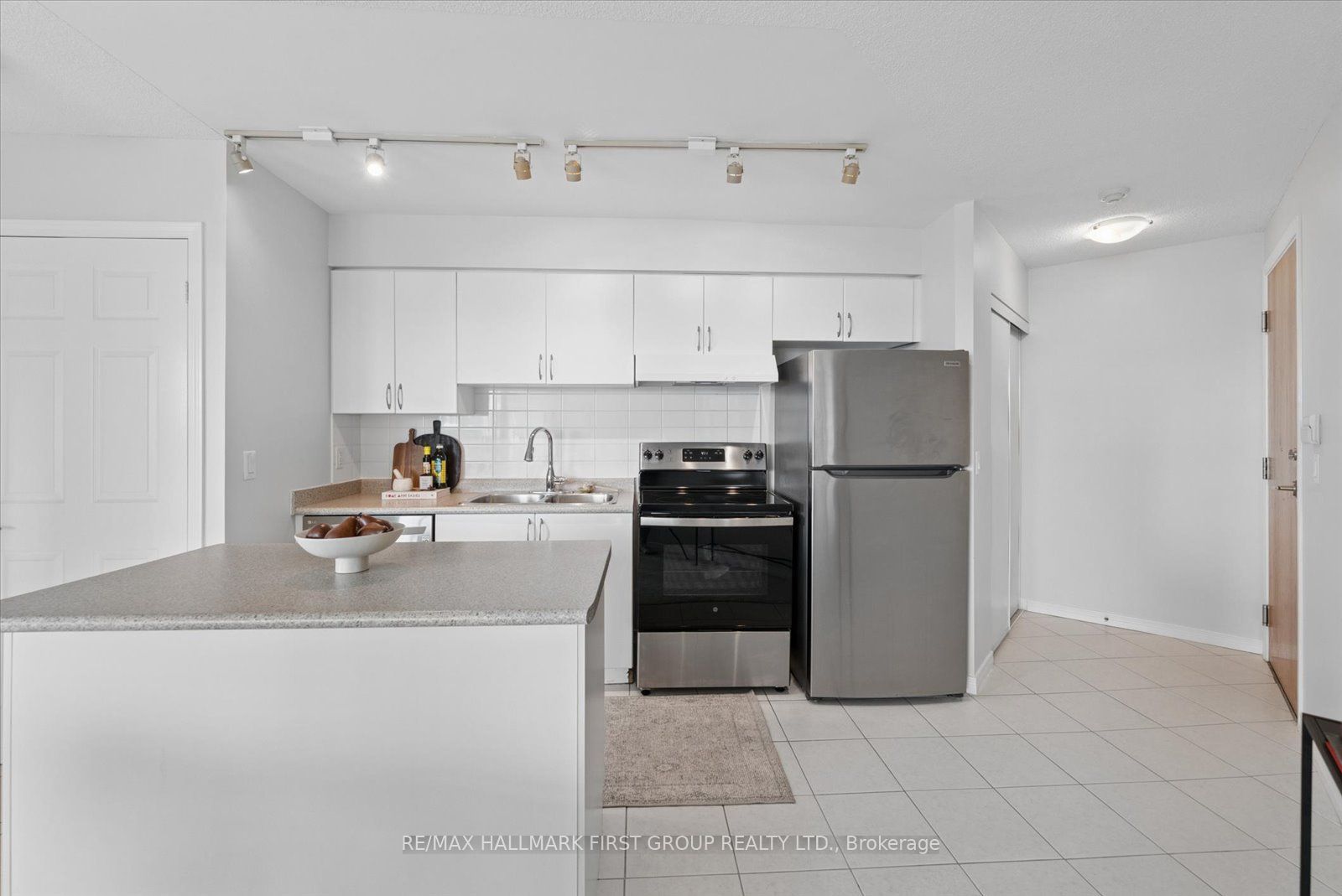 340 Watson Street 312, Whitby, ON L1N 9G2 photo 5