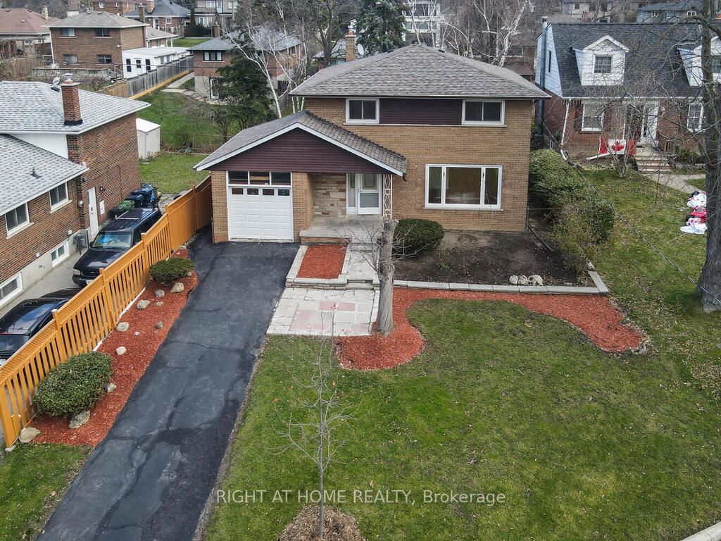 9 Allister Avenue, Toronto, ON M1M 3K7
