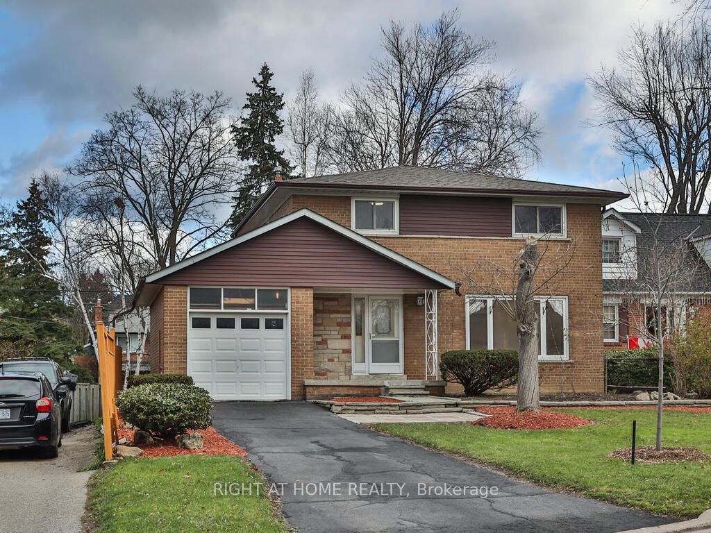 9 Allister Avenue, Toronto, ON M1M 3K7 photo 2