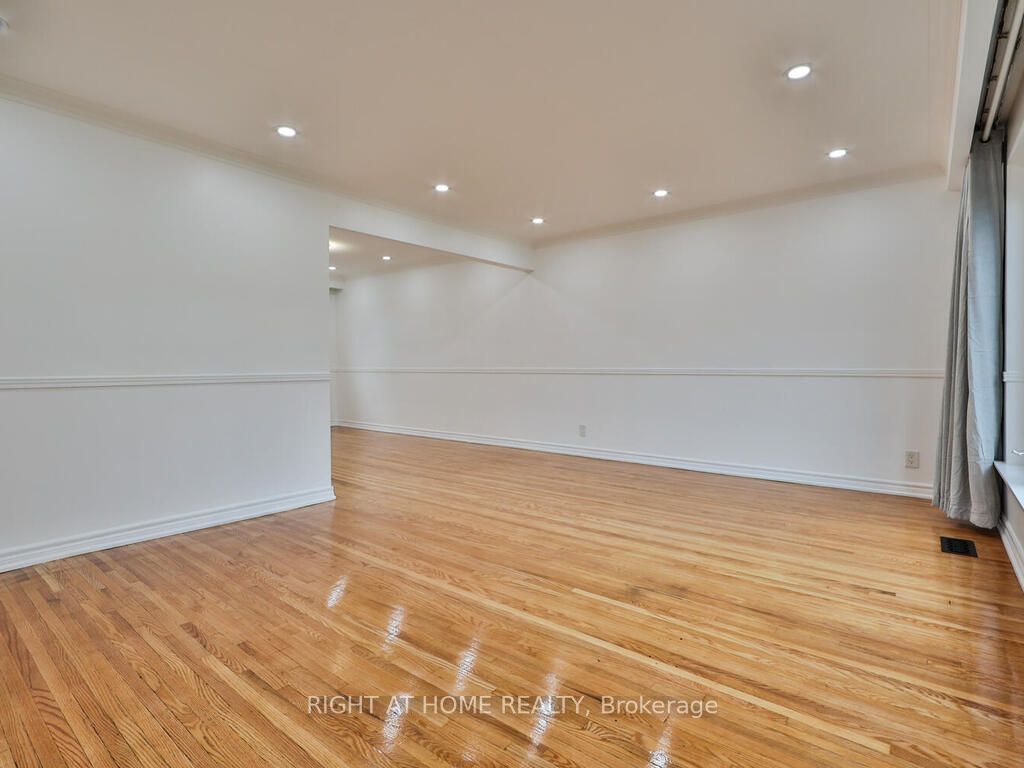 9 Allister Avenue, Toronto, ON M1M 3K7 photo 5