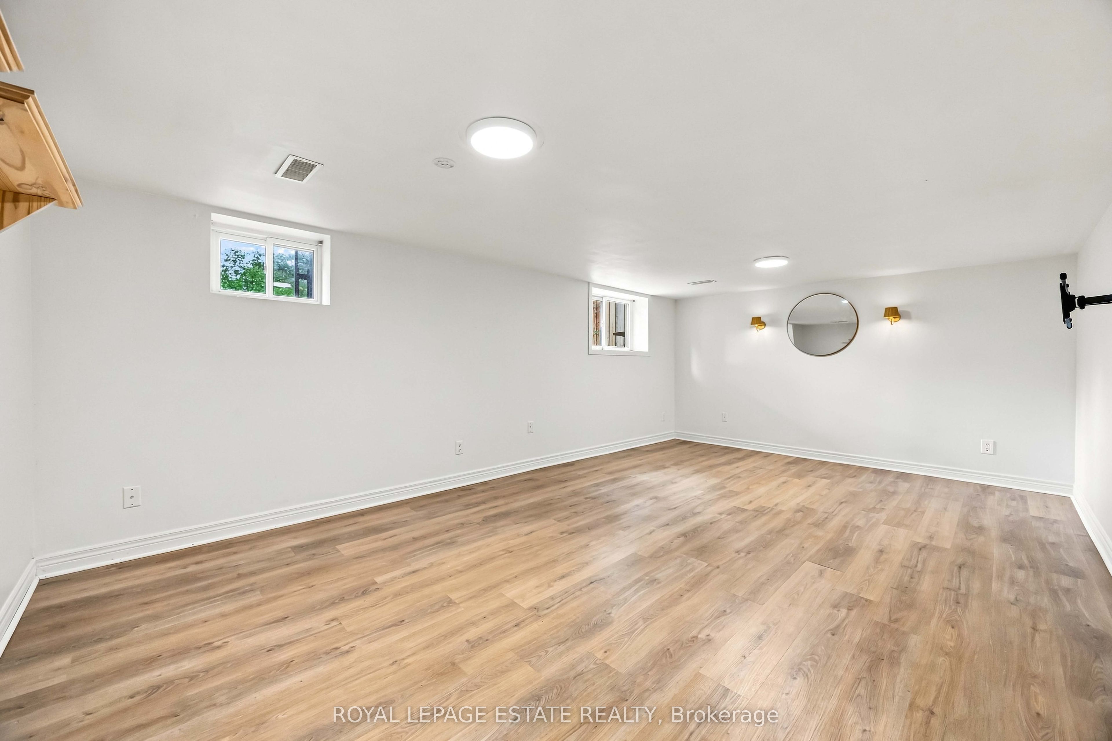 17 Arden Crescent lower, Toronto, ON M1L 3R6 photo 2